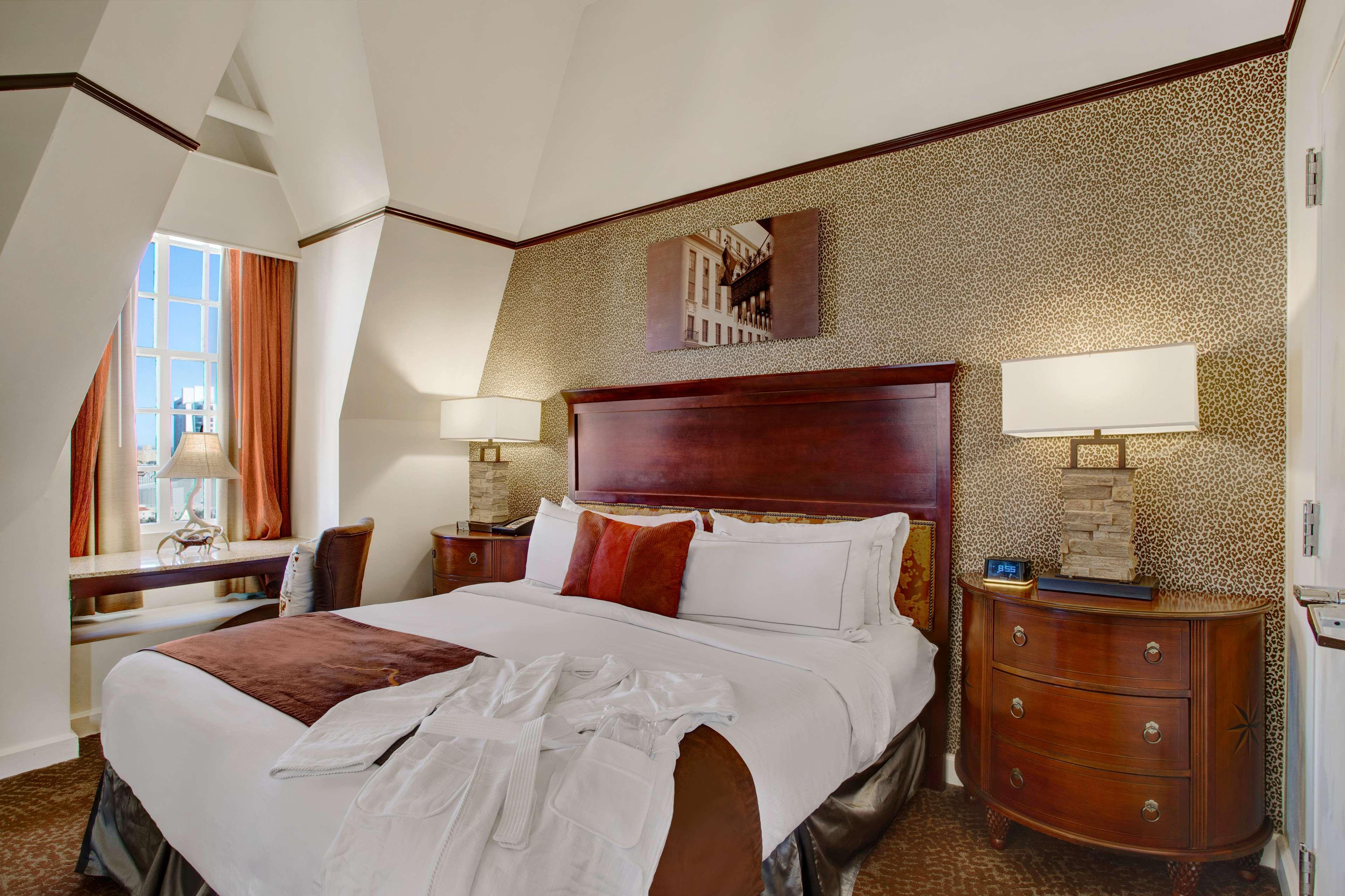 Double Deluxe King Bed