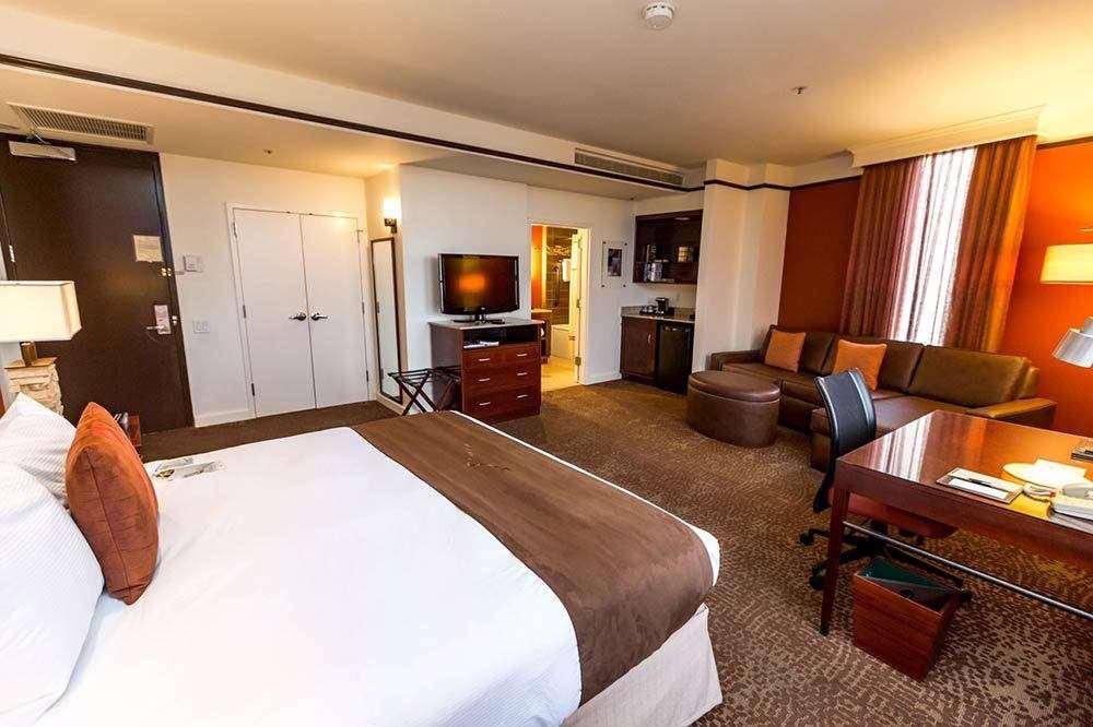 Suite Deluxe King Bed