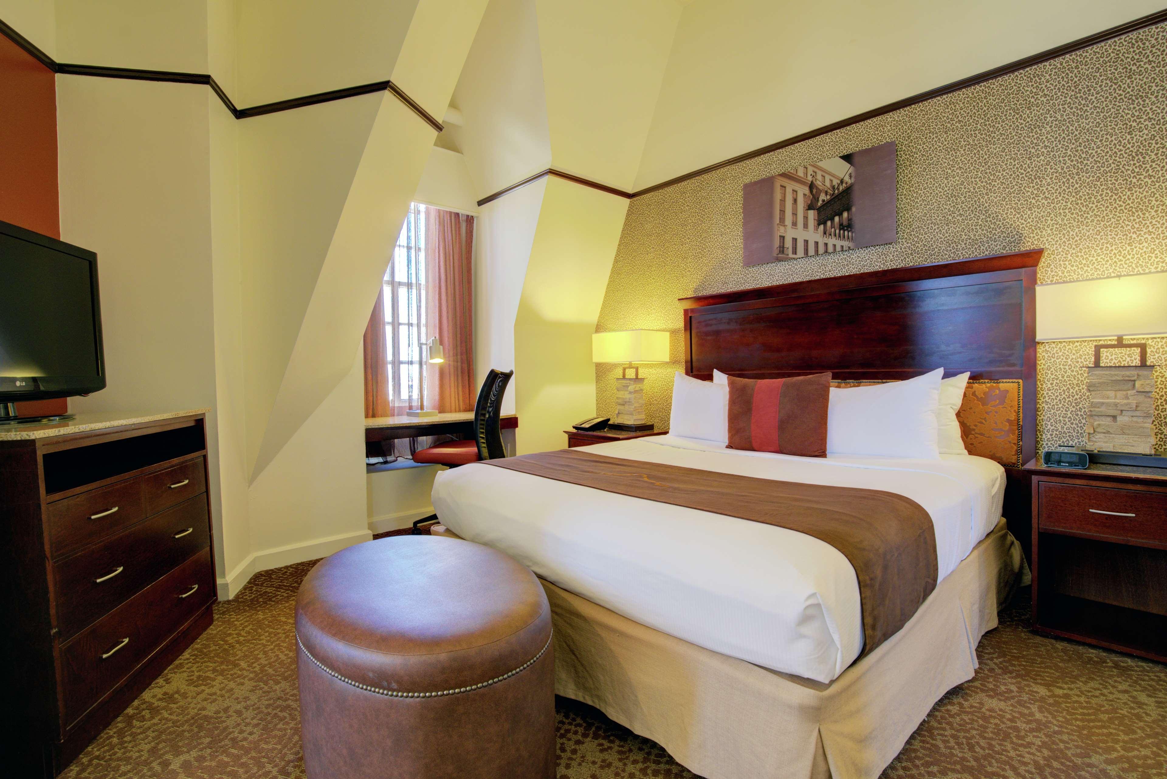 Suite Deluxe King Bed