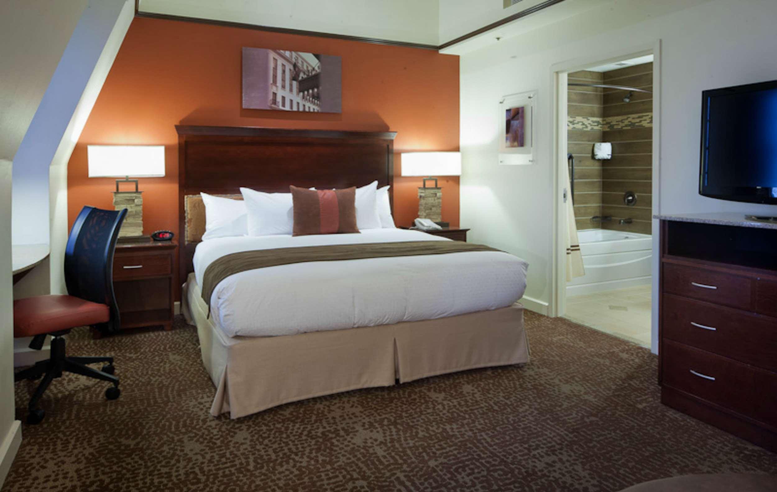 Double Deluxe King Bed