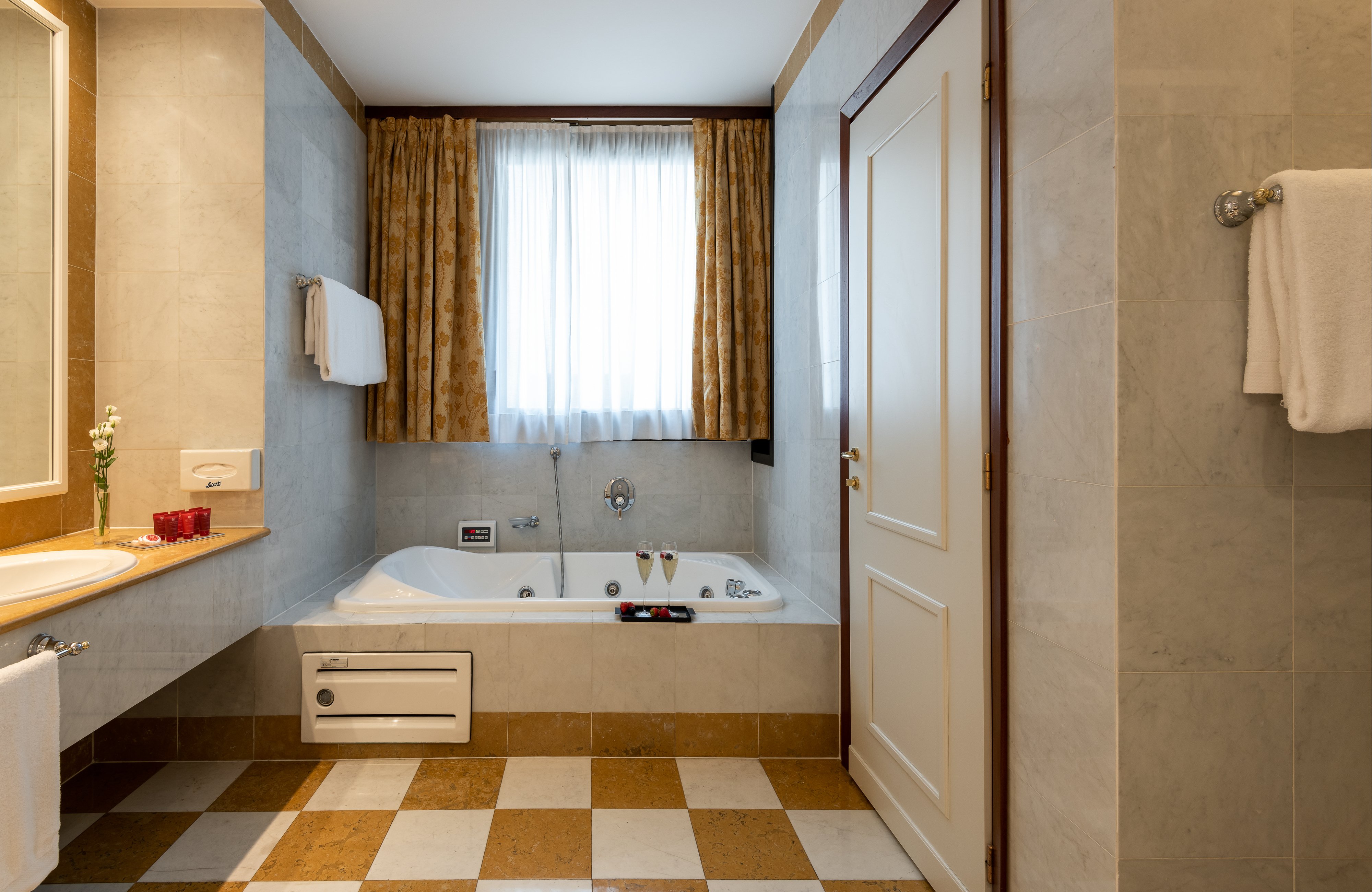 Suite Capacity 2