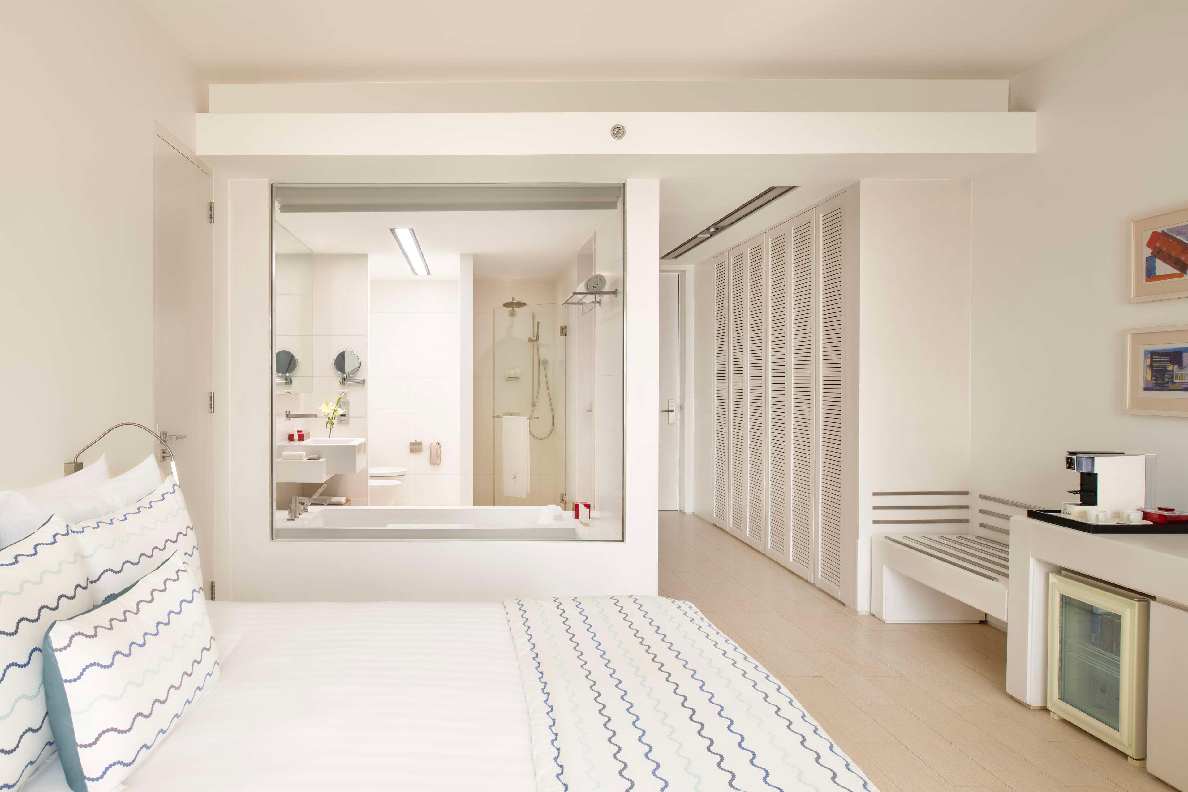 Double Club King Bed