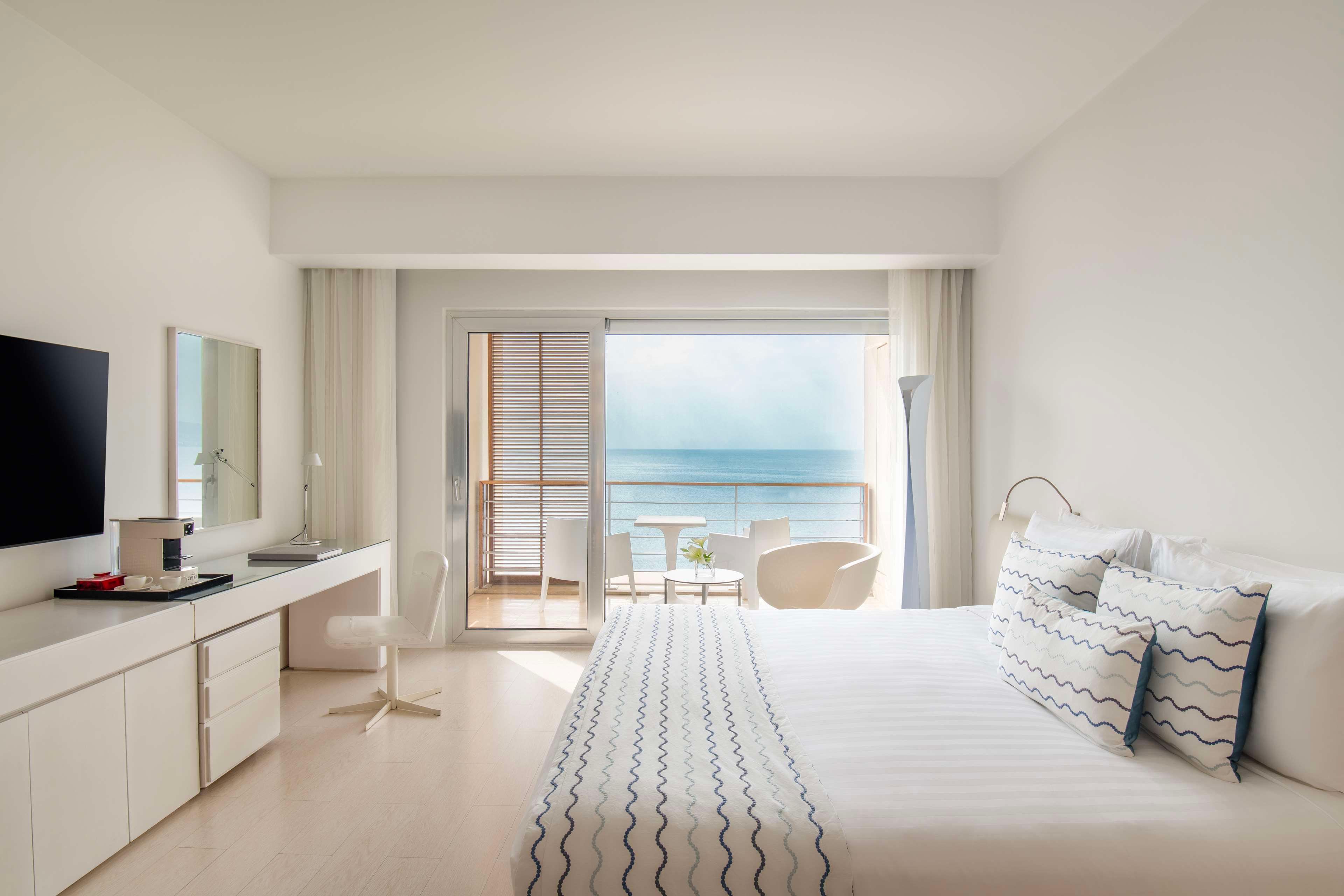 Double Deluxe King Bed