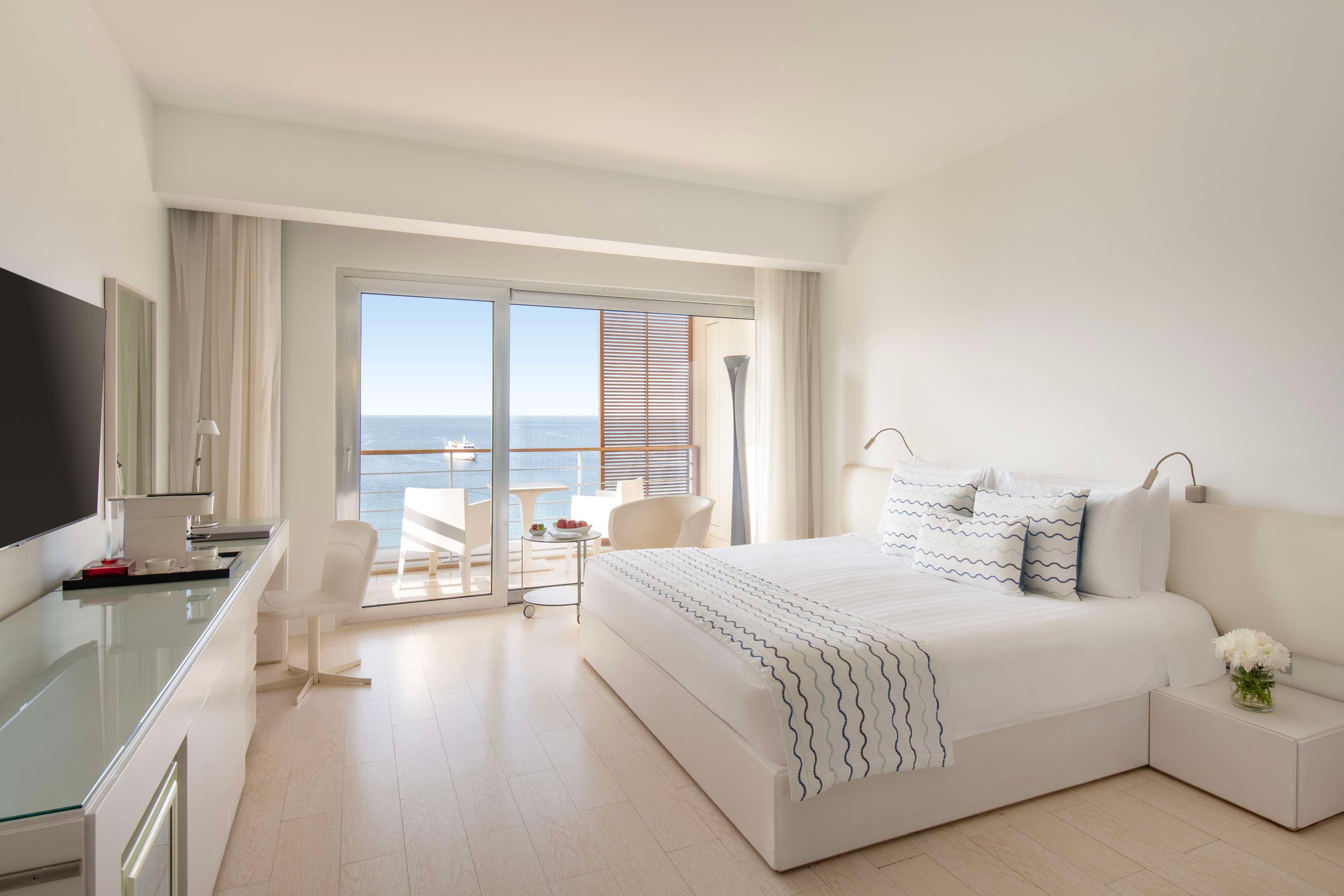 Double Club King Bed