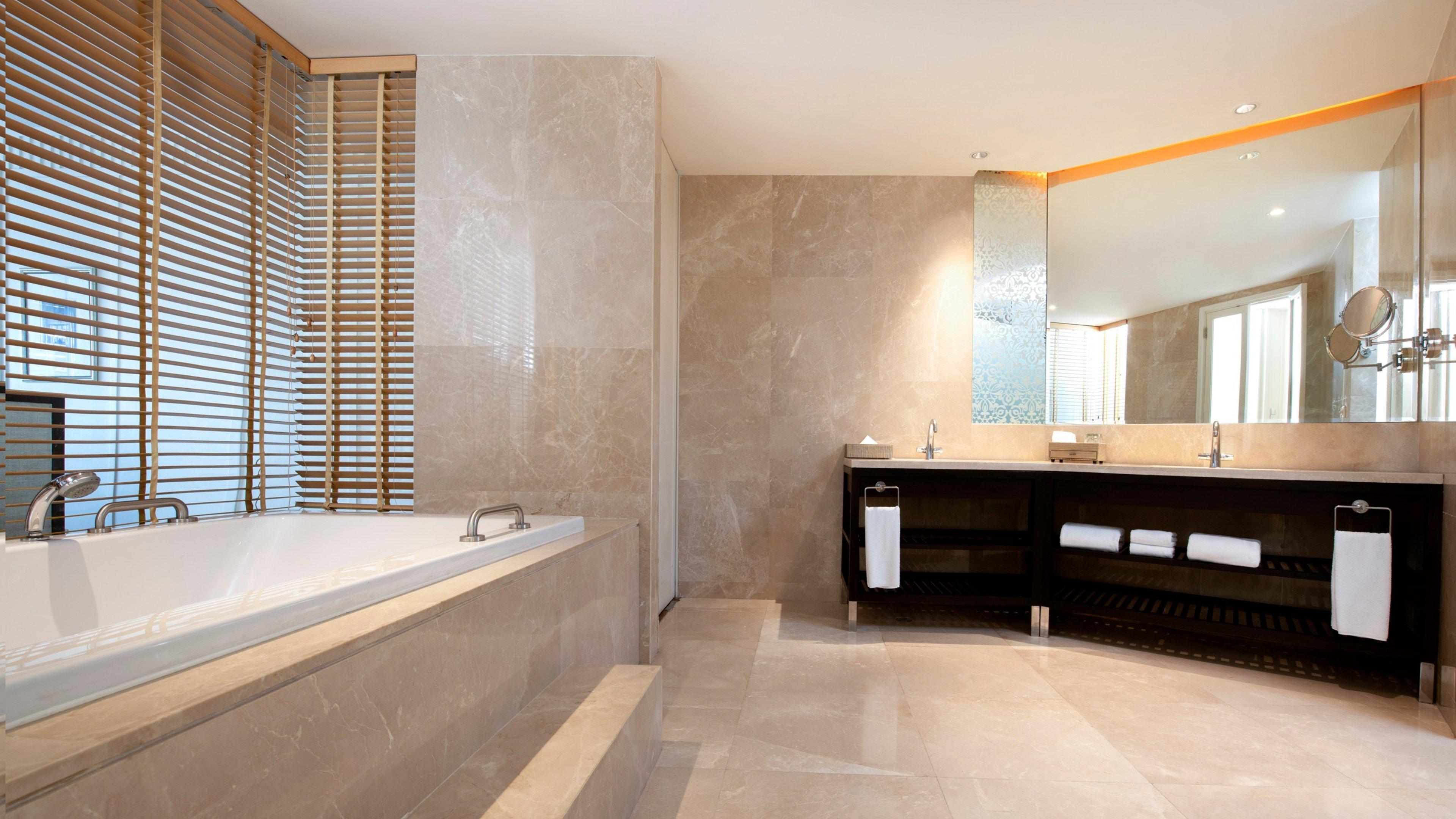 Suite Club with Views