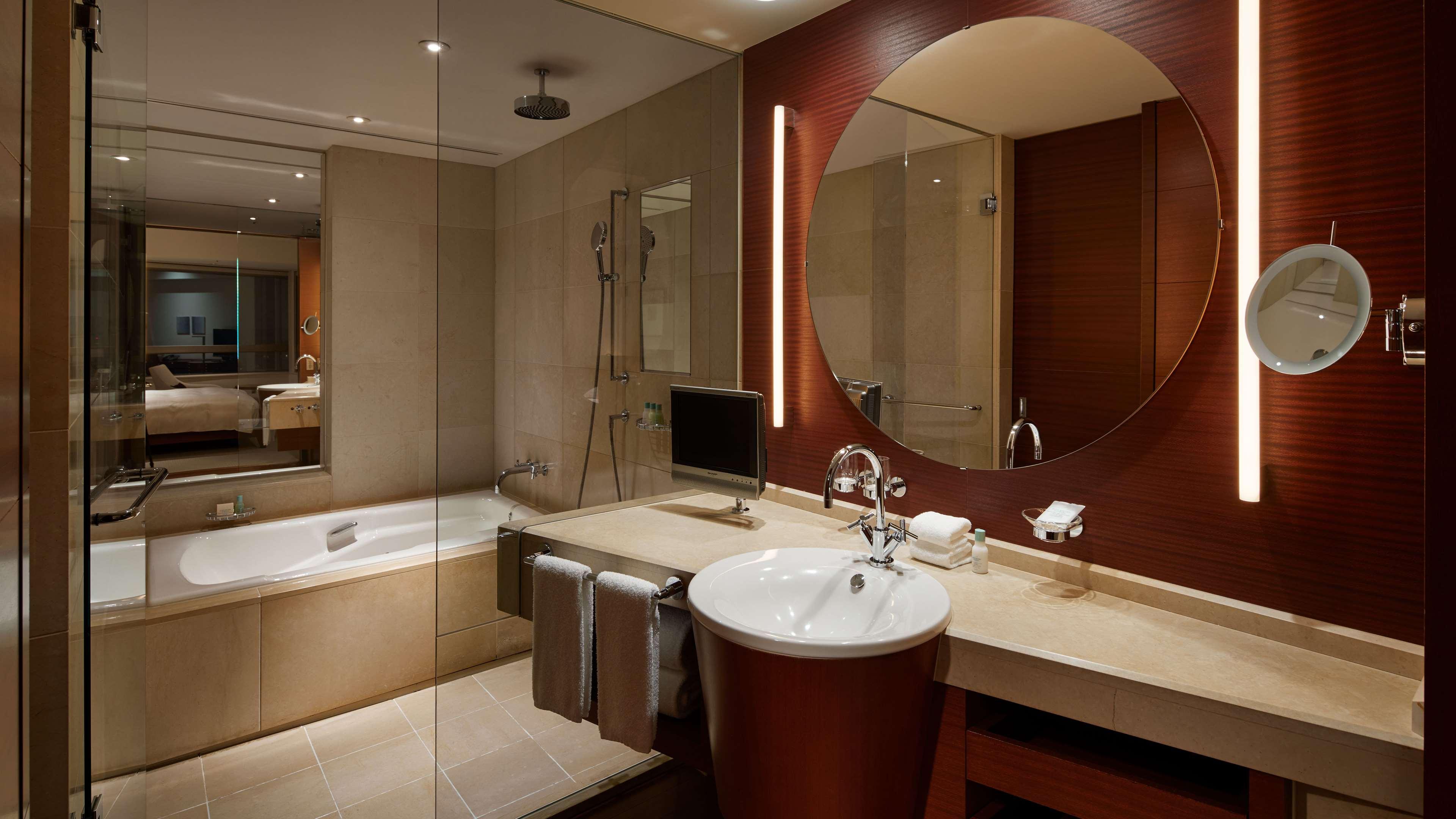 Double Club King Bed