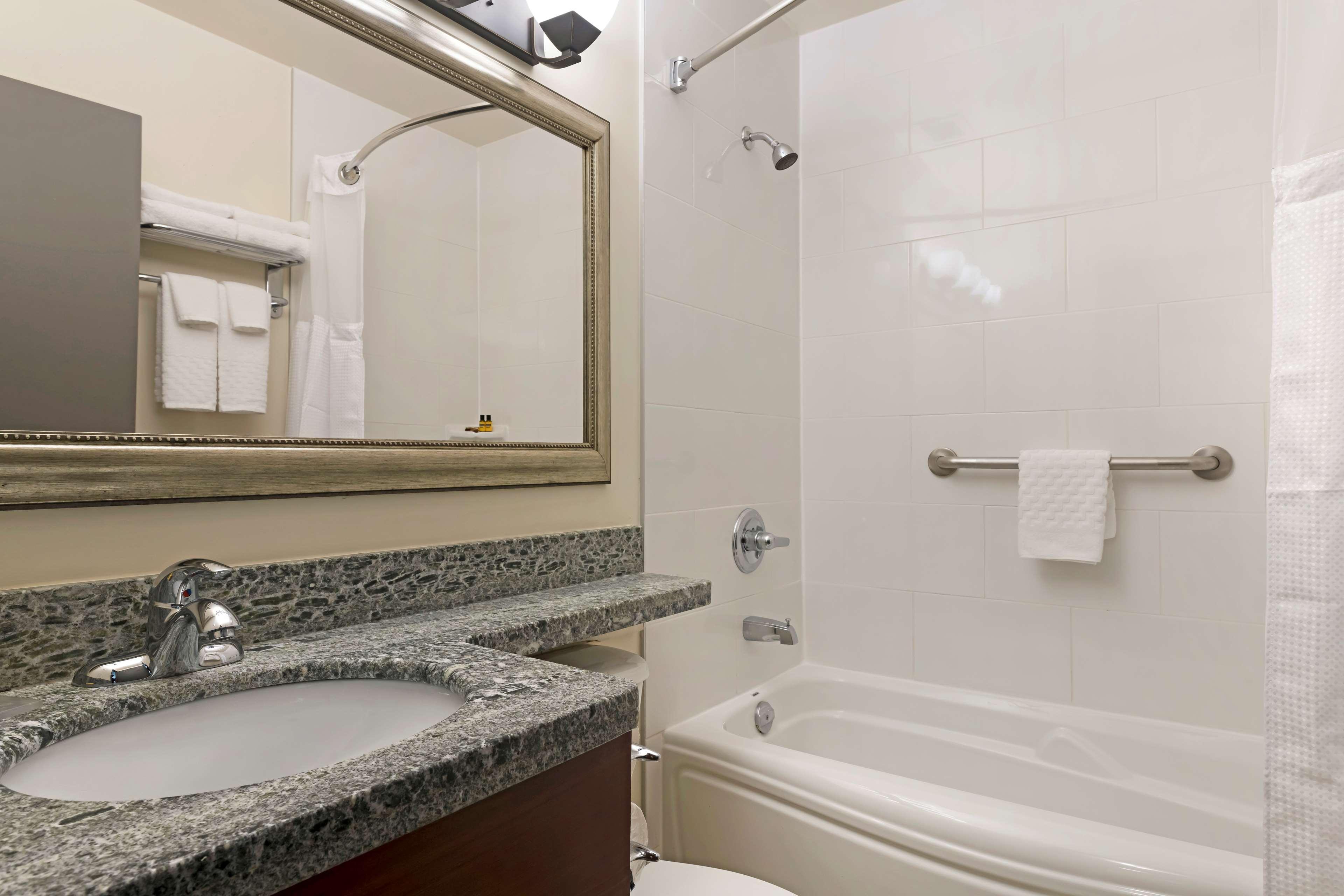 Suite Queen Size Bed