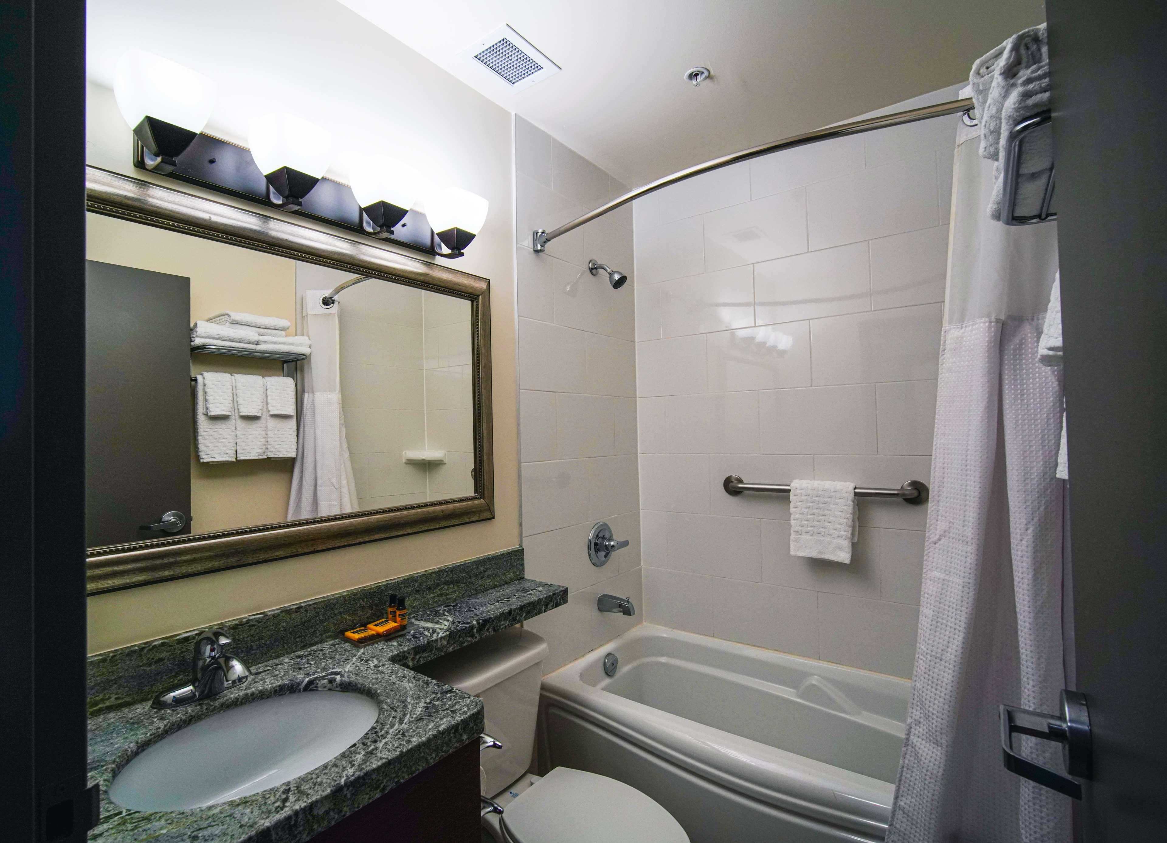 Suite Queen Size Bed