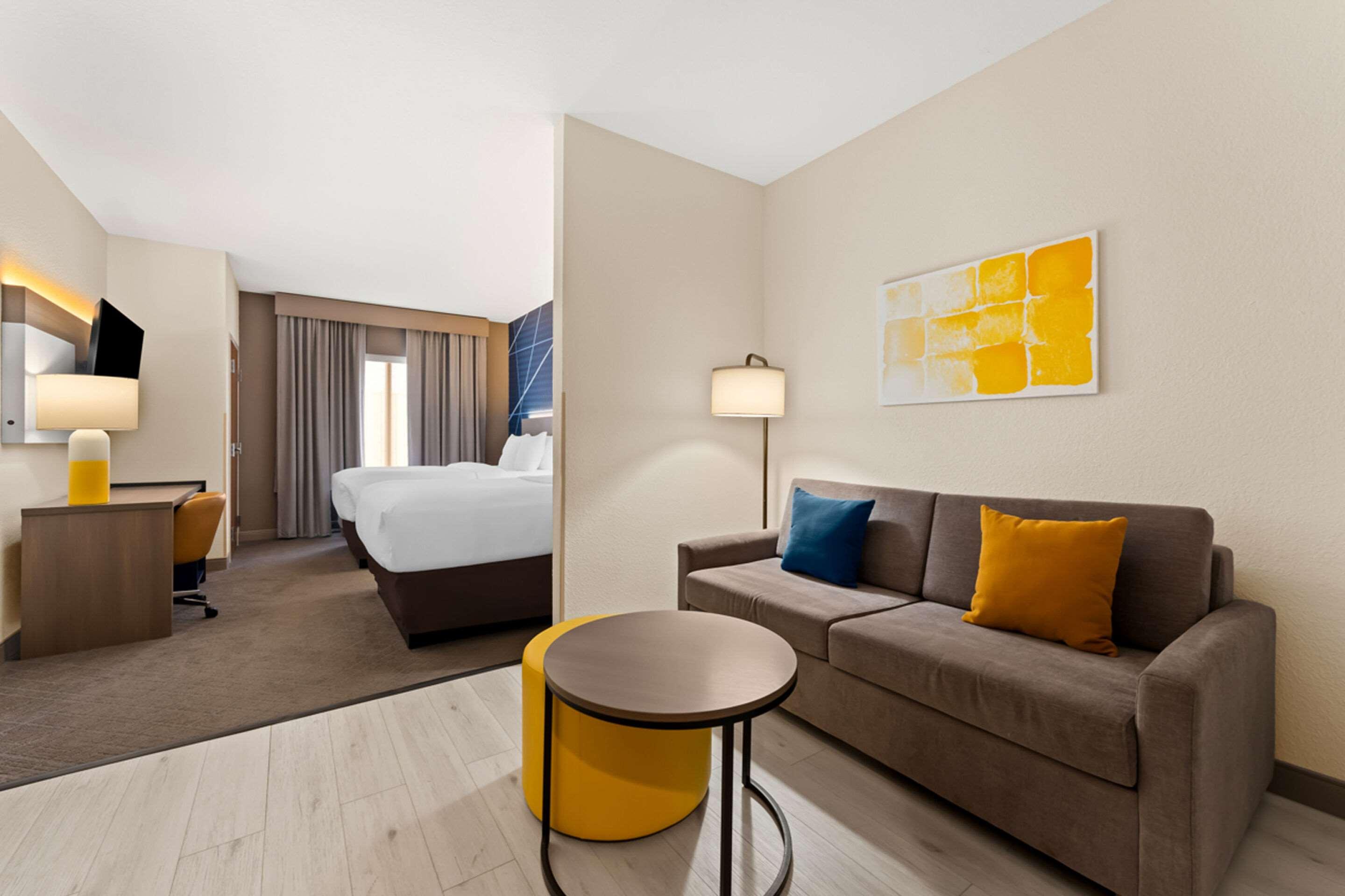 Suite Two Queen Beds Non Smoking