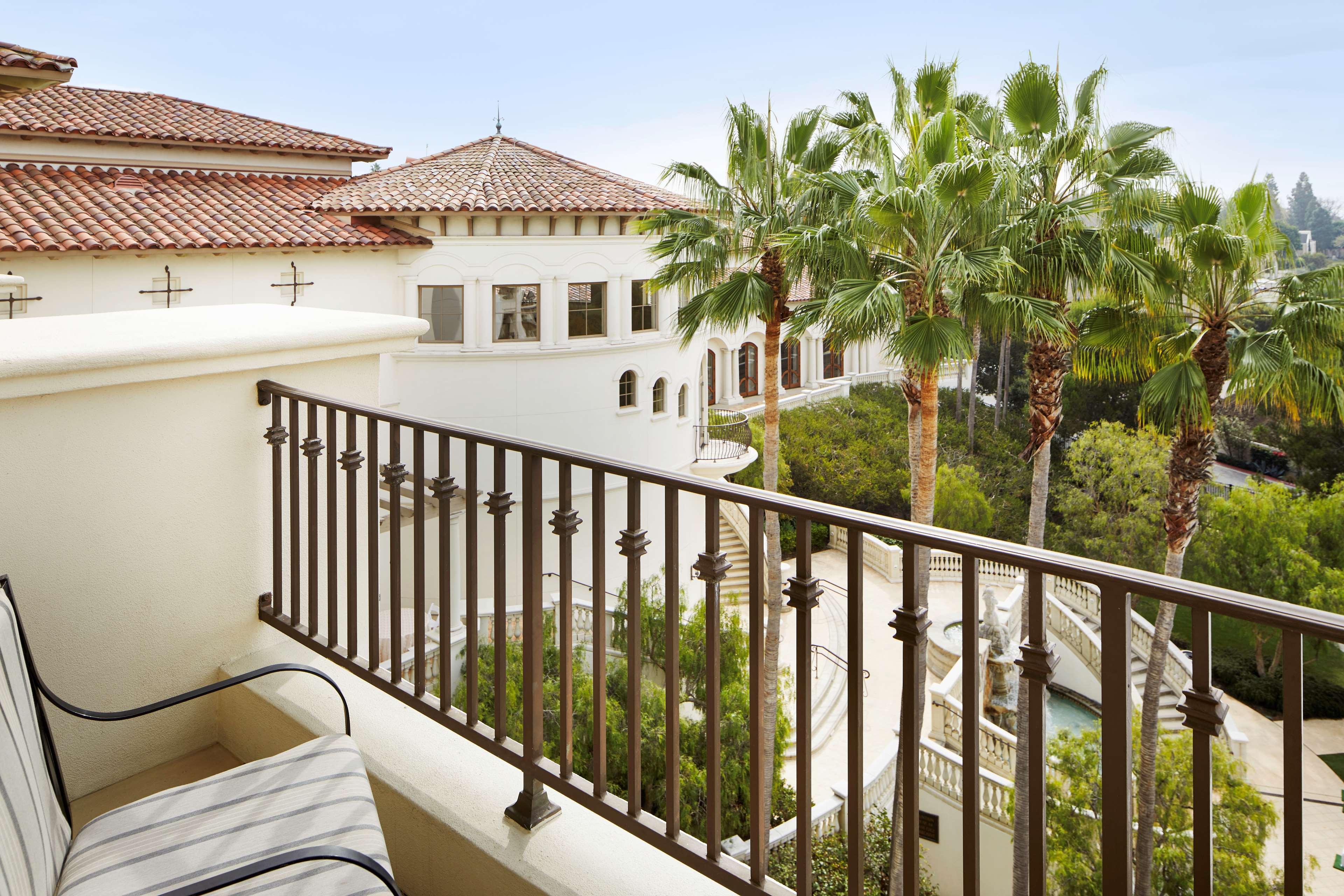 Suite Guest Room King Bed