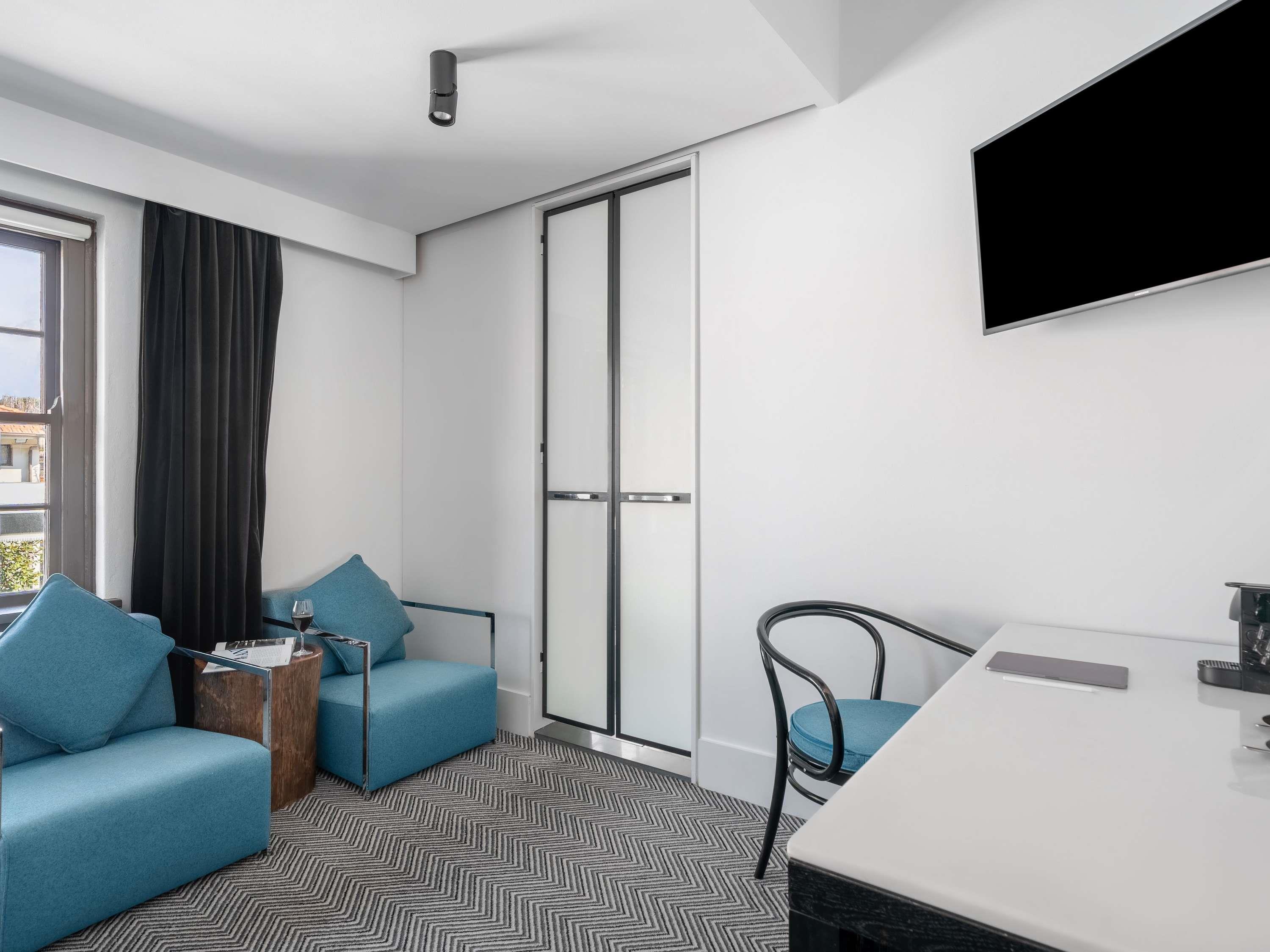 Double Queen Size Bed