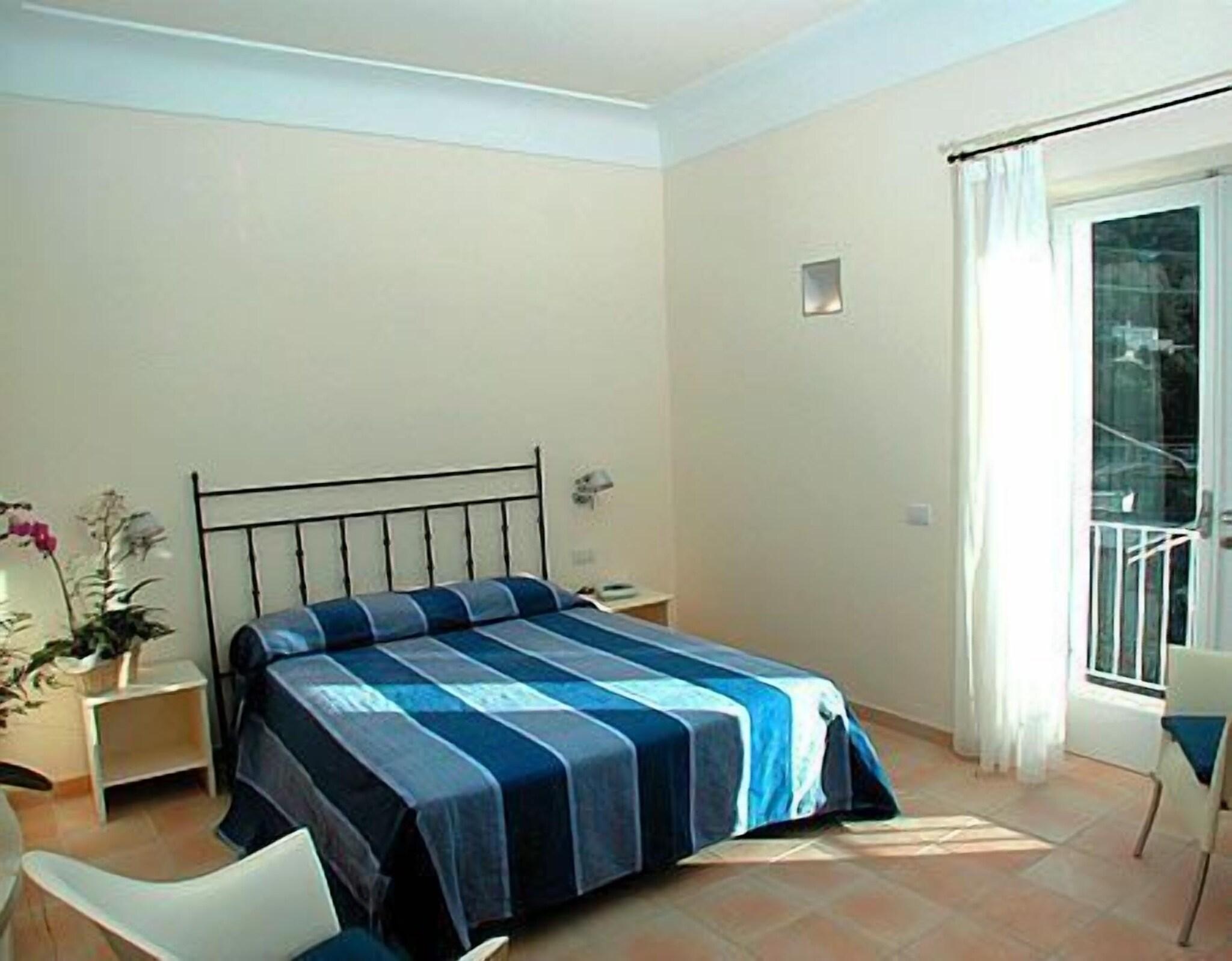 Double Queen Size Bed