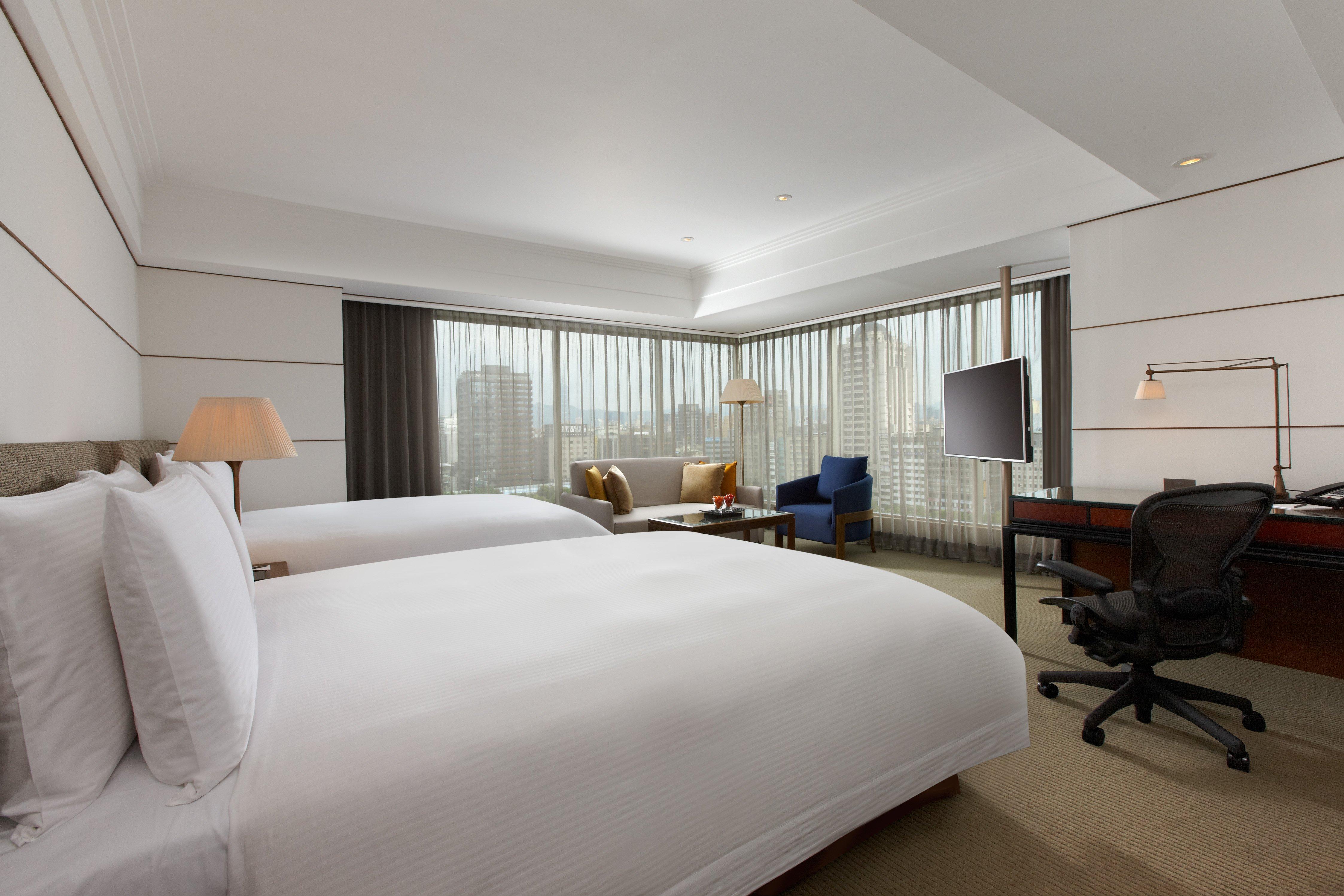 Quadruple Two Queen Beds Premium