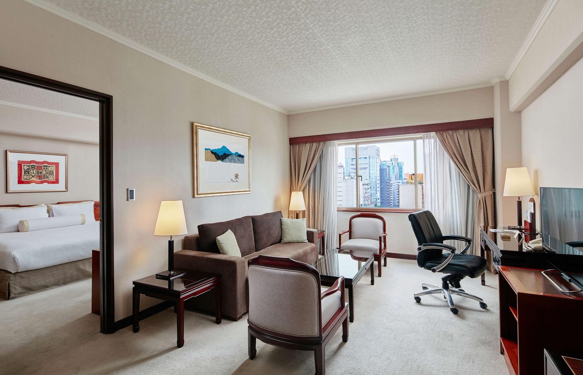 Suite Deluxe King Bed