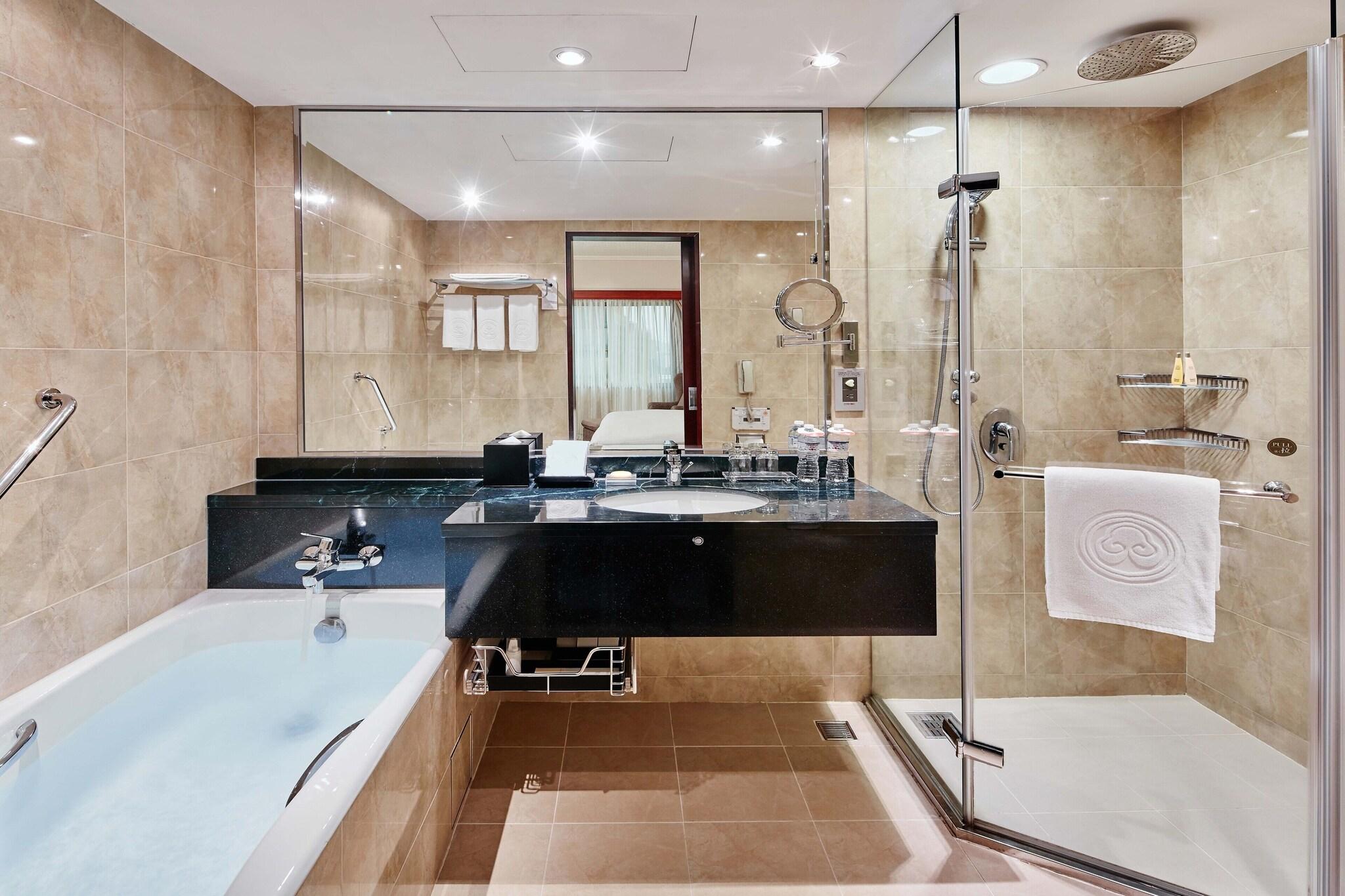 Double Connecting Room