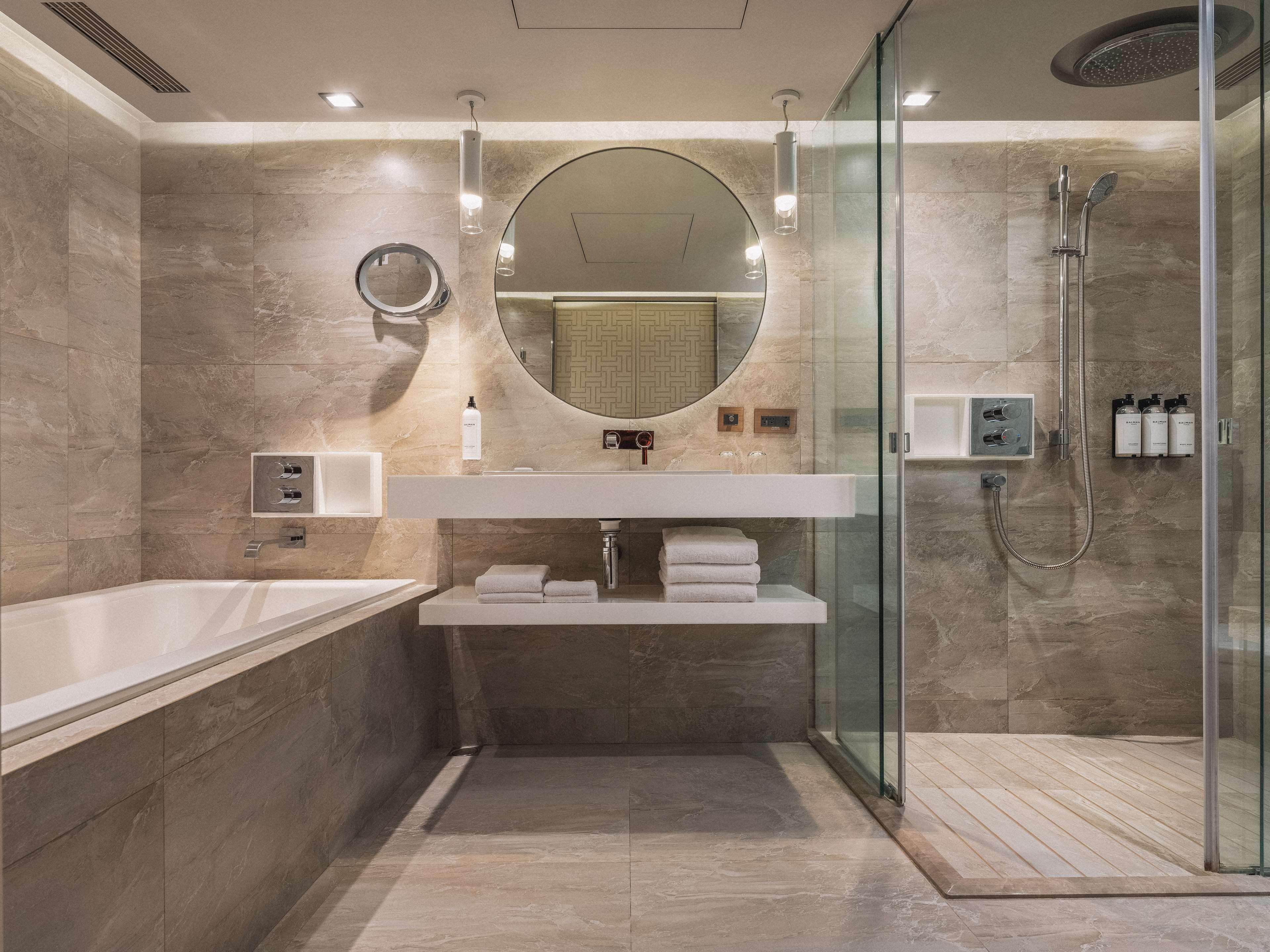 Double Deluxe King Bed