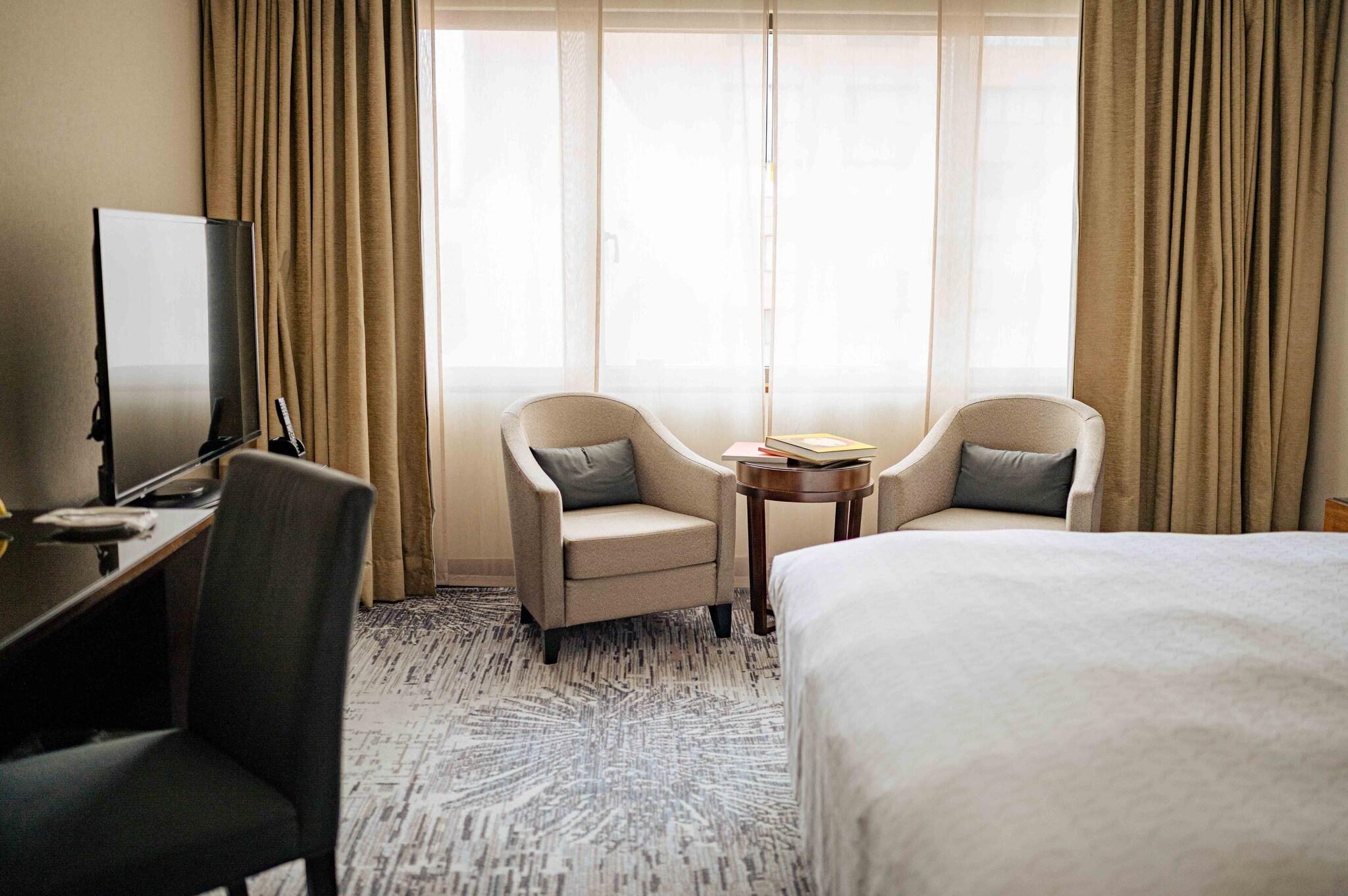 Double Deluxe King Bed