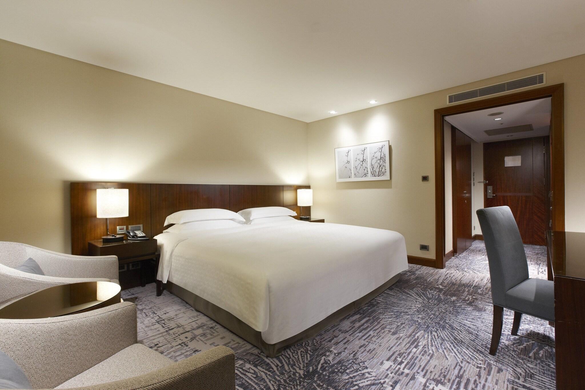 Double Deluxe King Bed