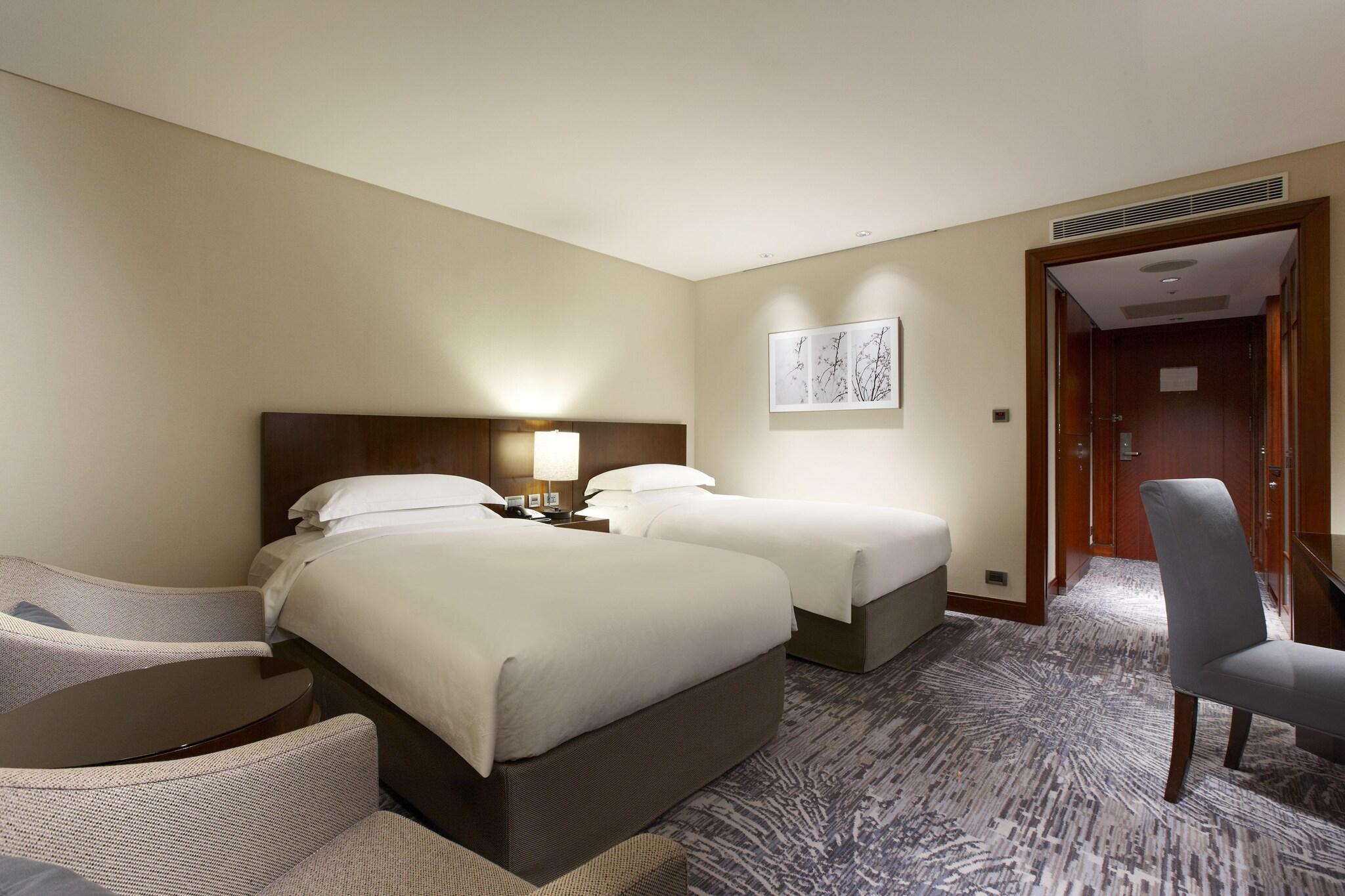 Twin Deluxe City View