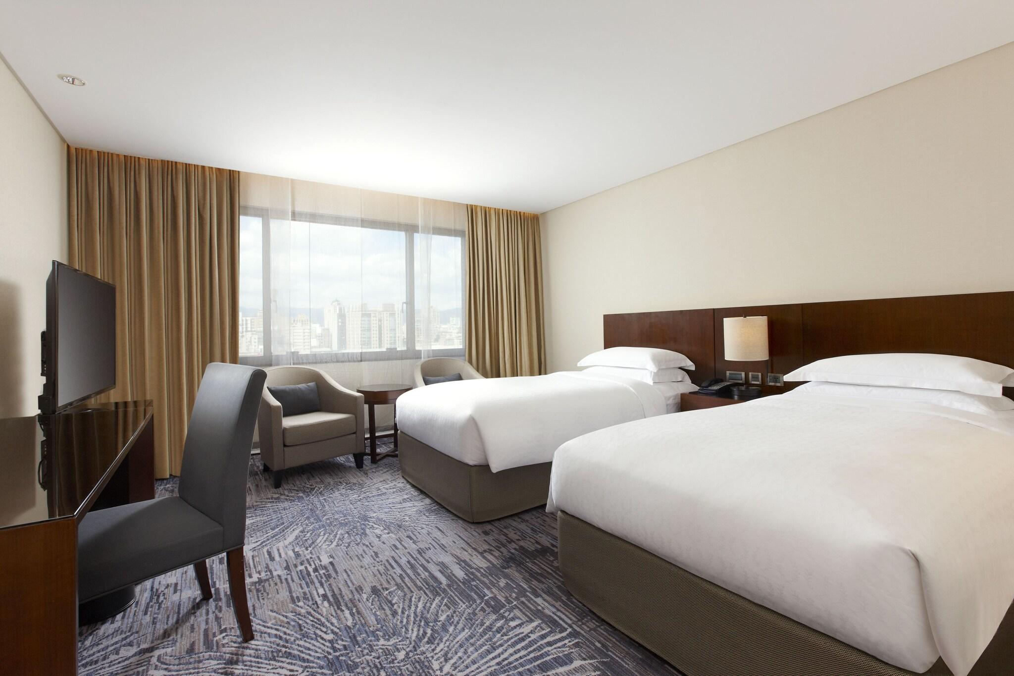 Twin Deluxe City View