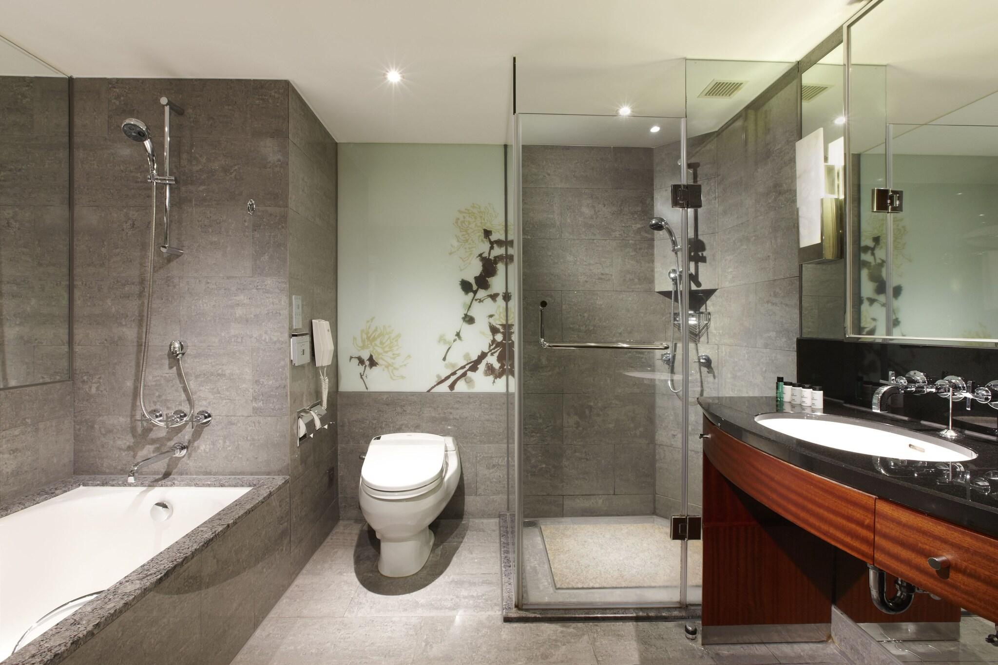 Twin Deluxe City View