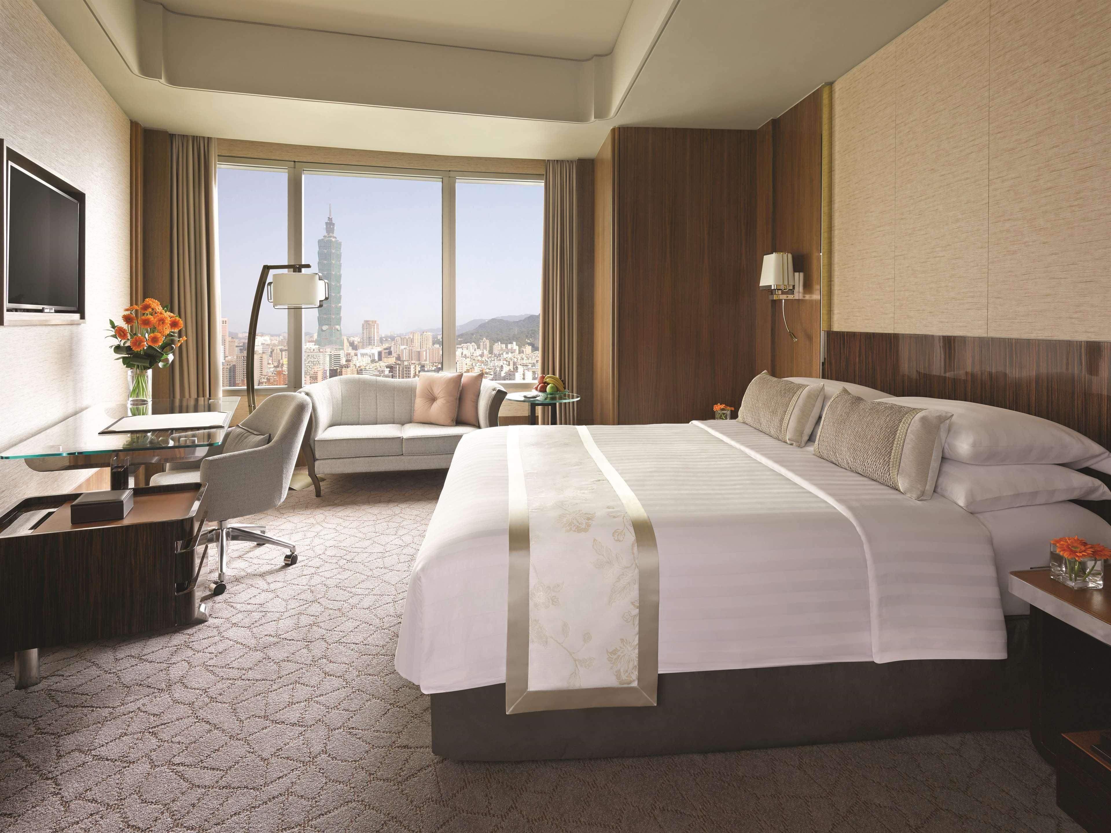 Room Deluxe King Bed