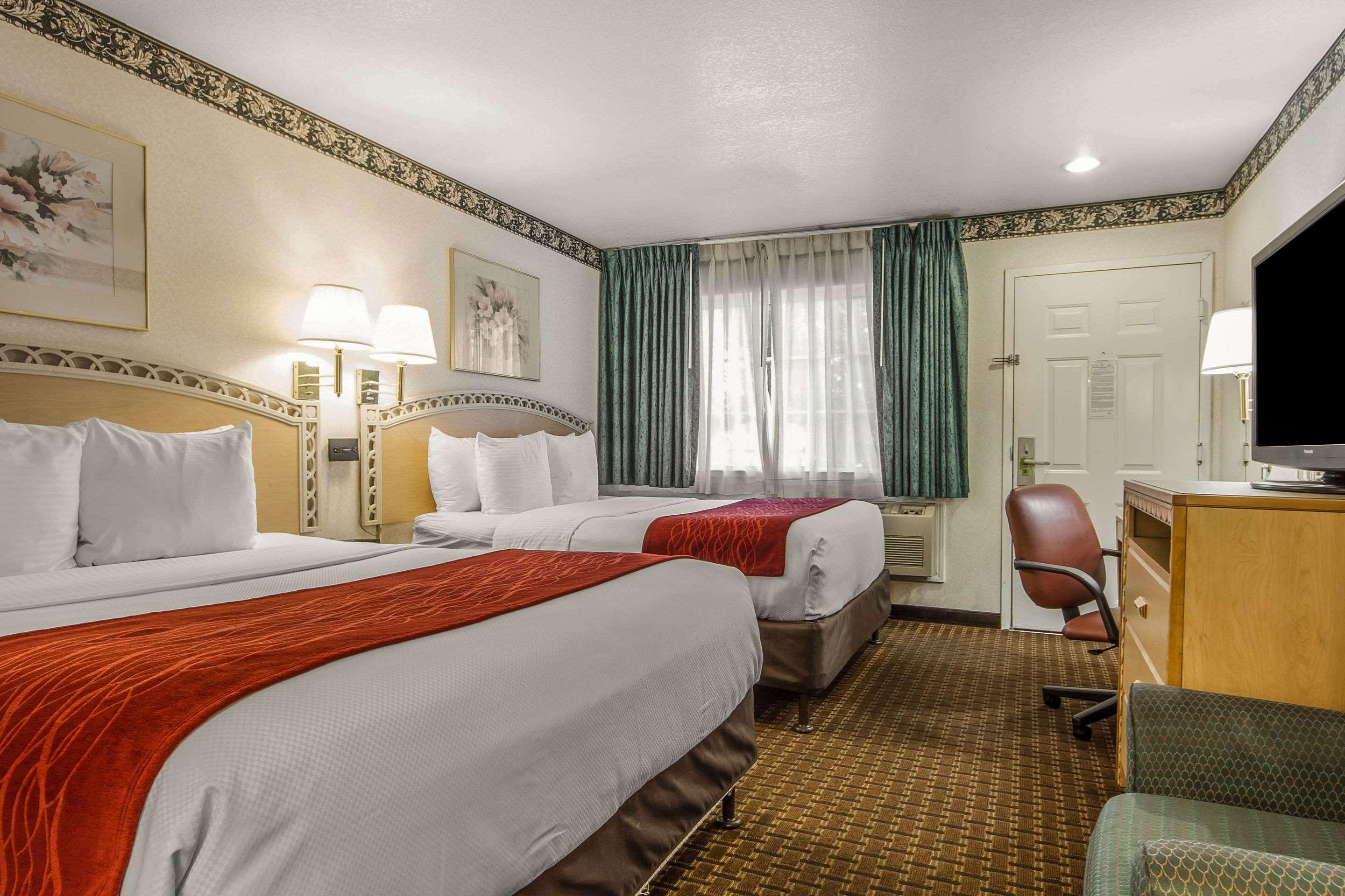 Double Two Queen Beds Non Smoking