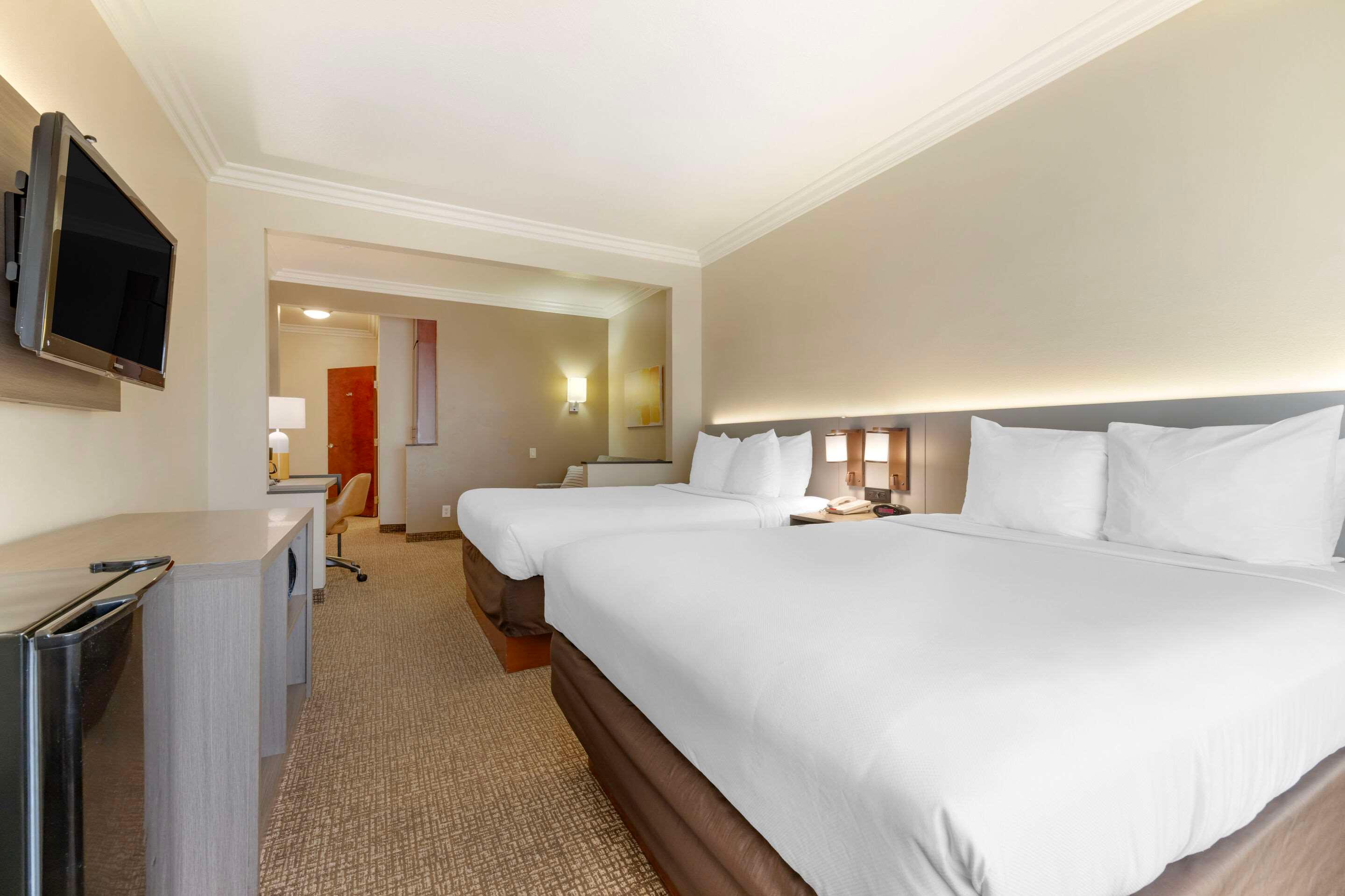 Suite Two Queen Beds