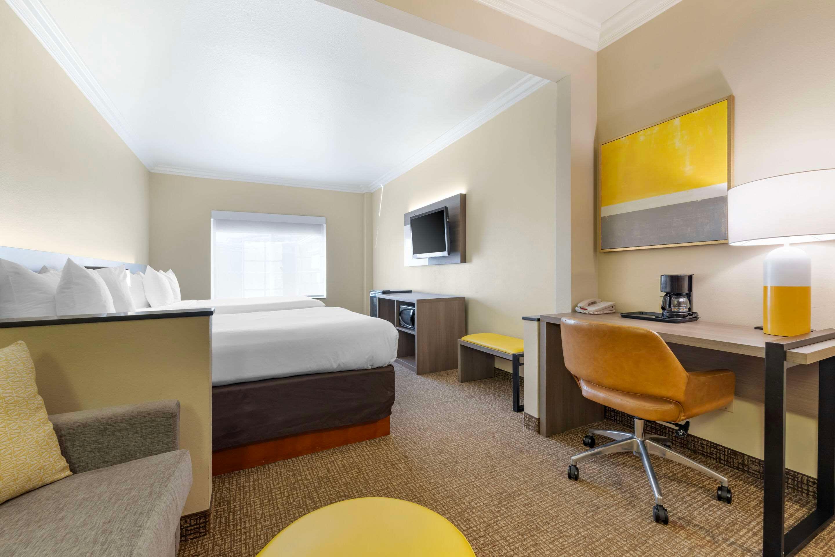 Suite Two Queen Beds