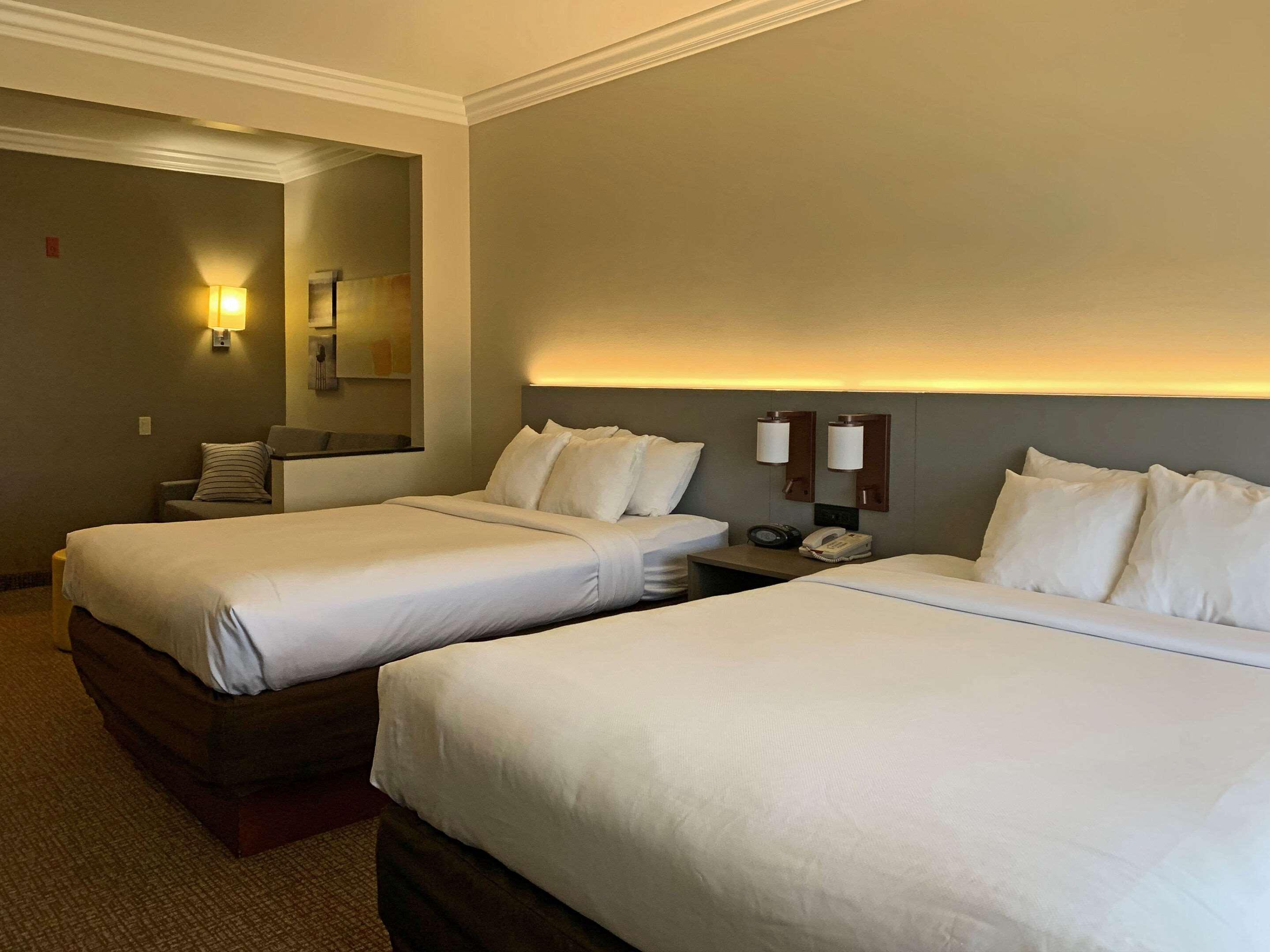 Suite Two Queen Beds Non Smoking