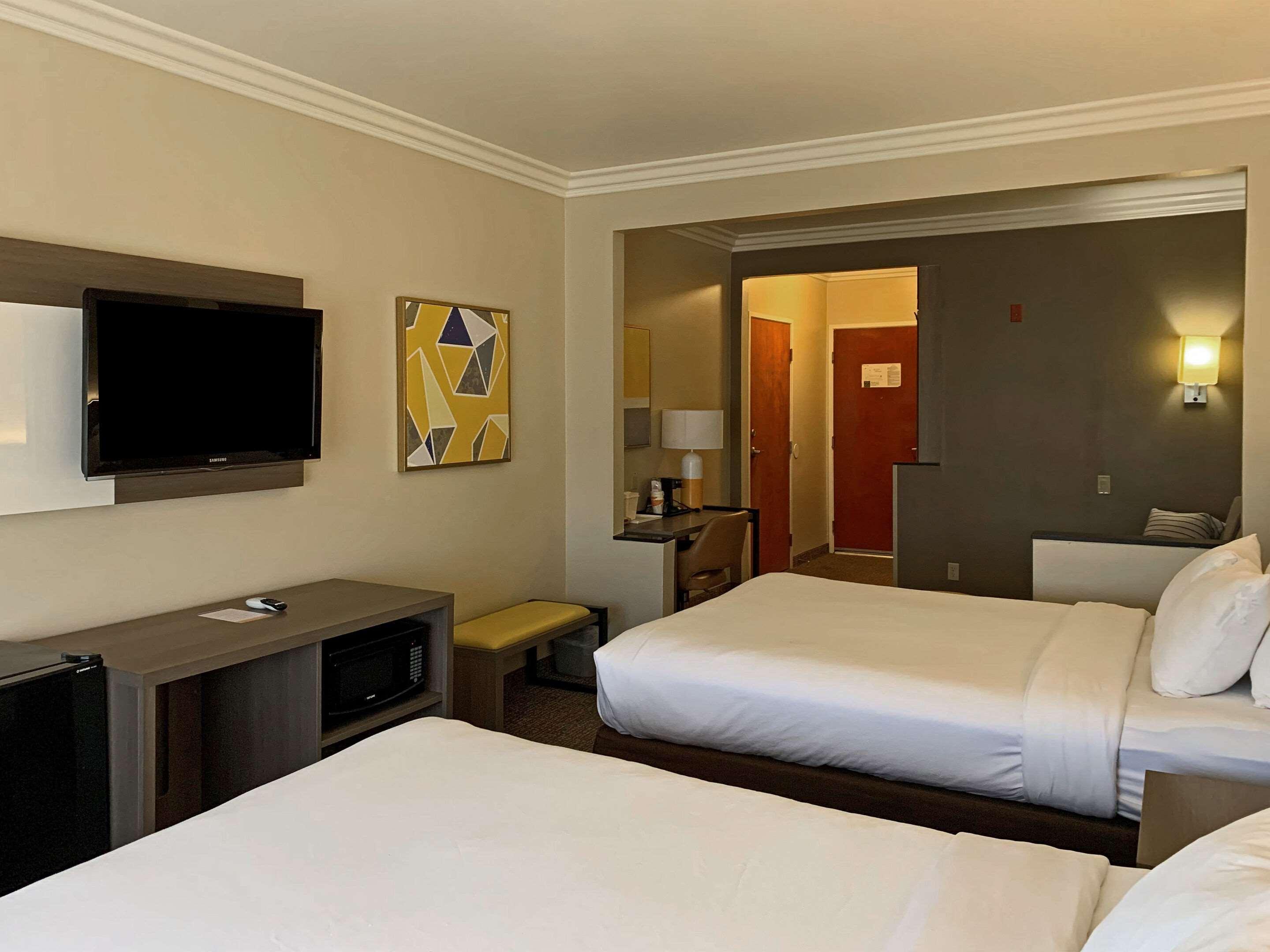 Suite Two Queen Beds Non Smoking