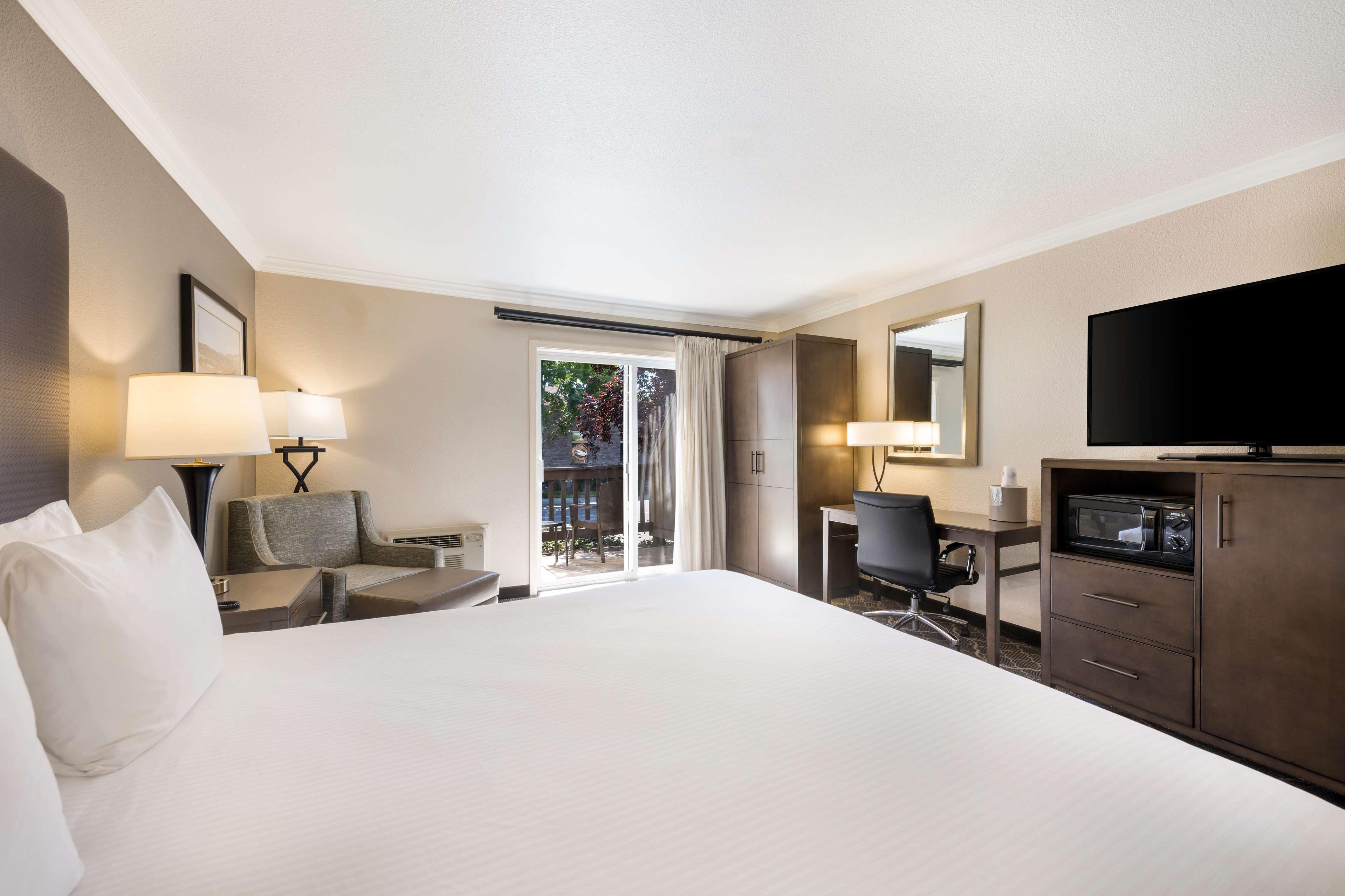 Double King Bed Non Smoking