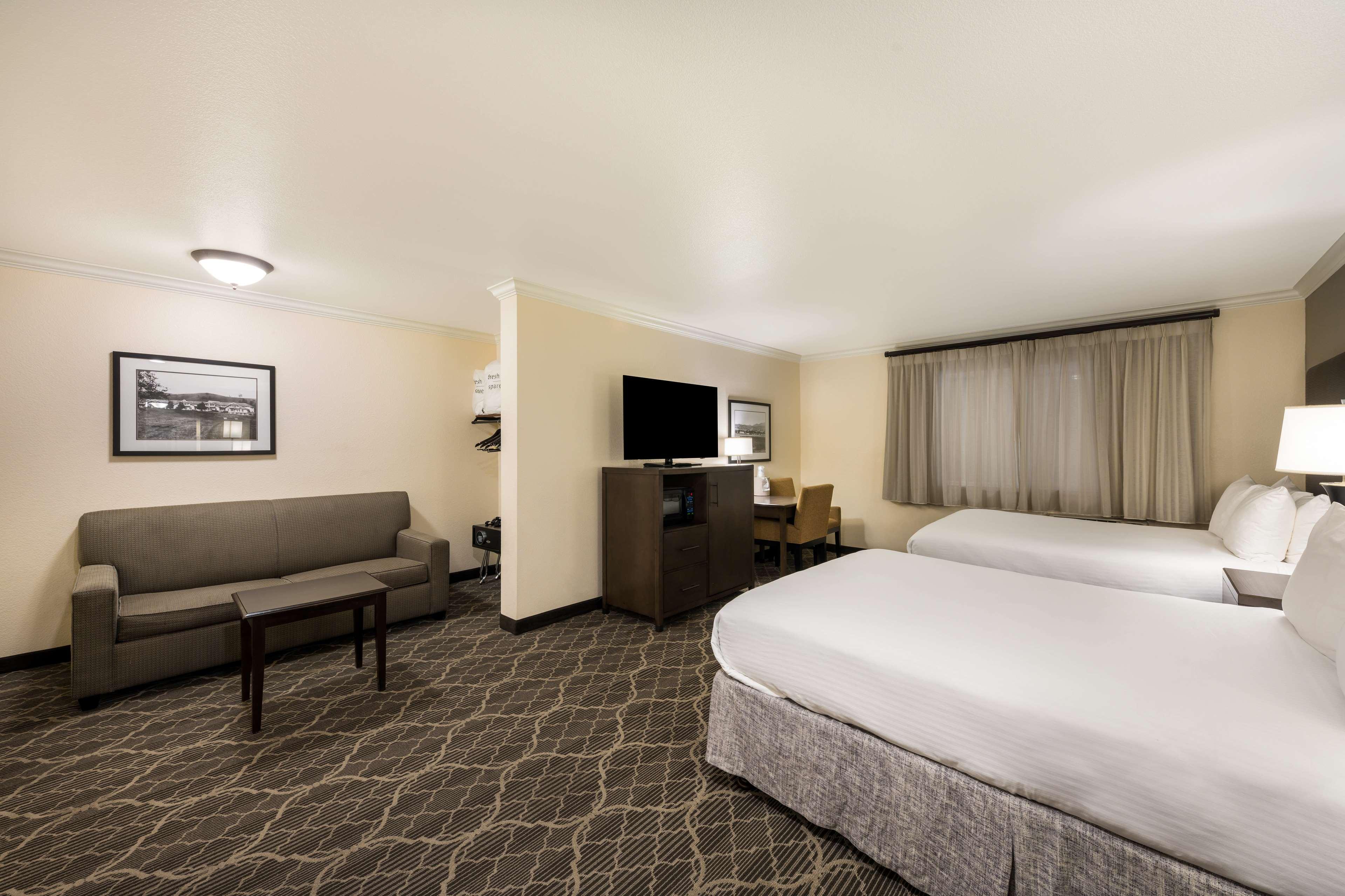 Family Room Two Queen Beds