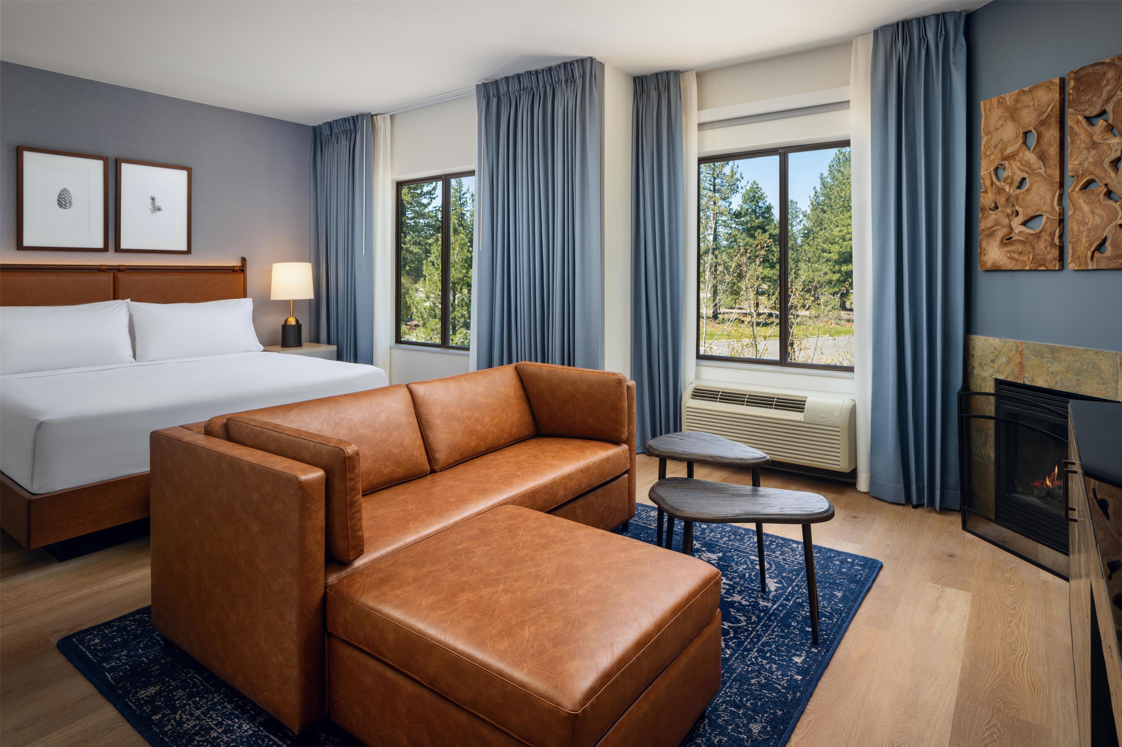 Studio Accessible King Size Bed