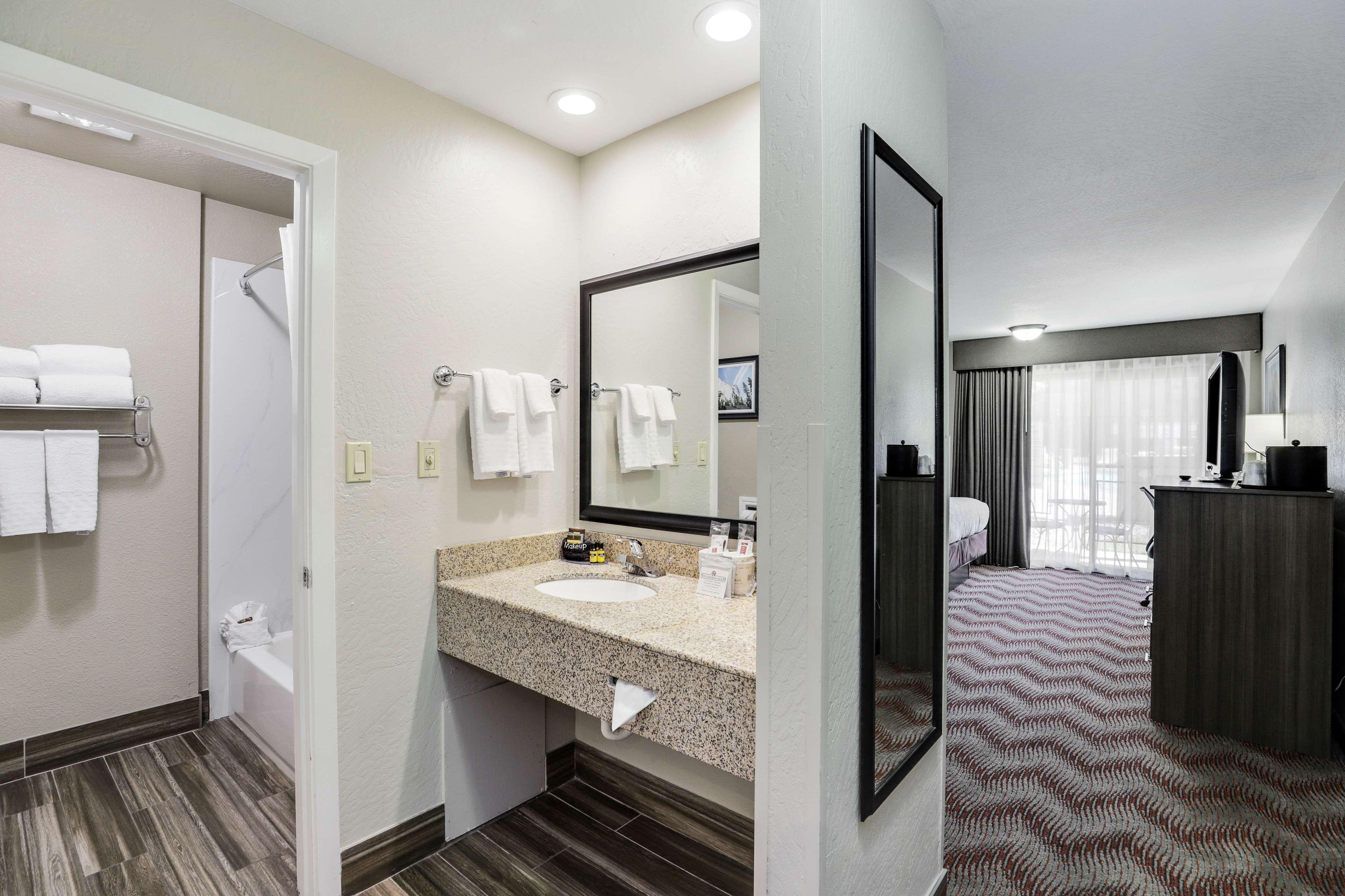 Double Two Queen Beds Non Smoking