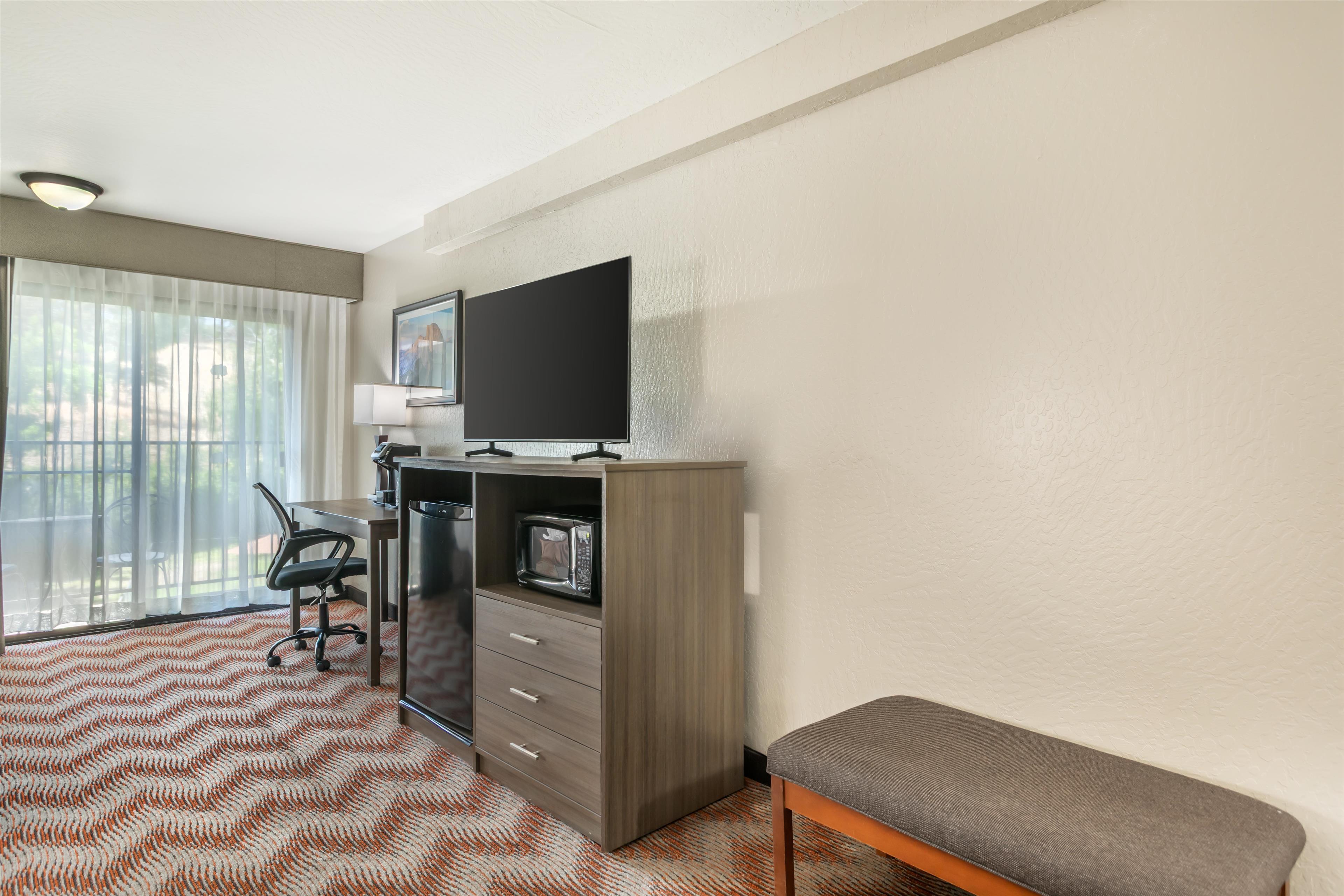 Suite Two Queen Beds Non Smoking