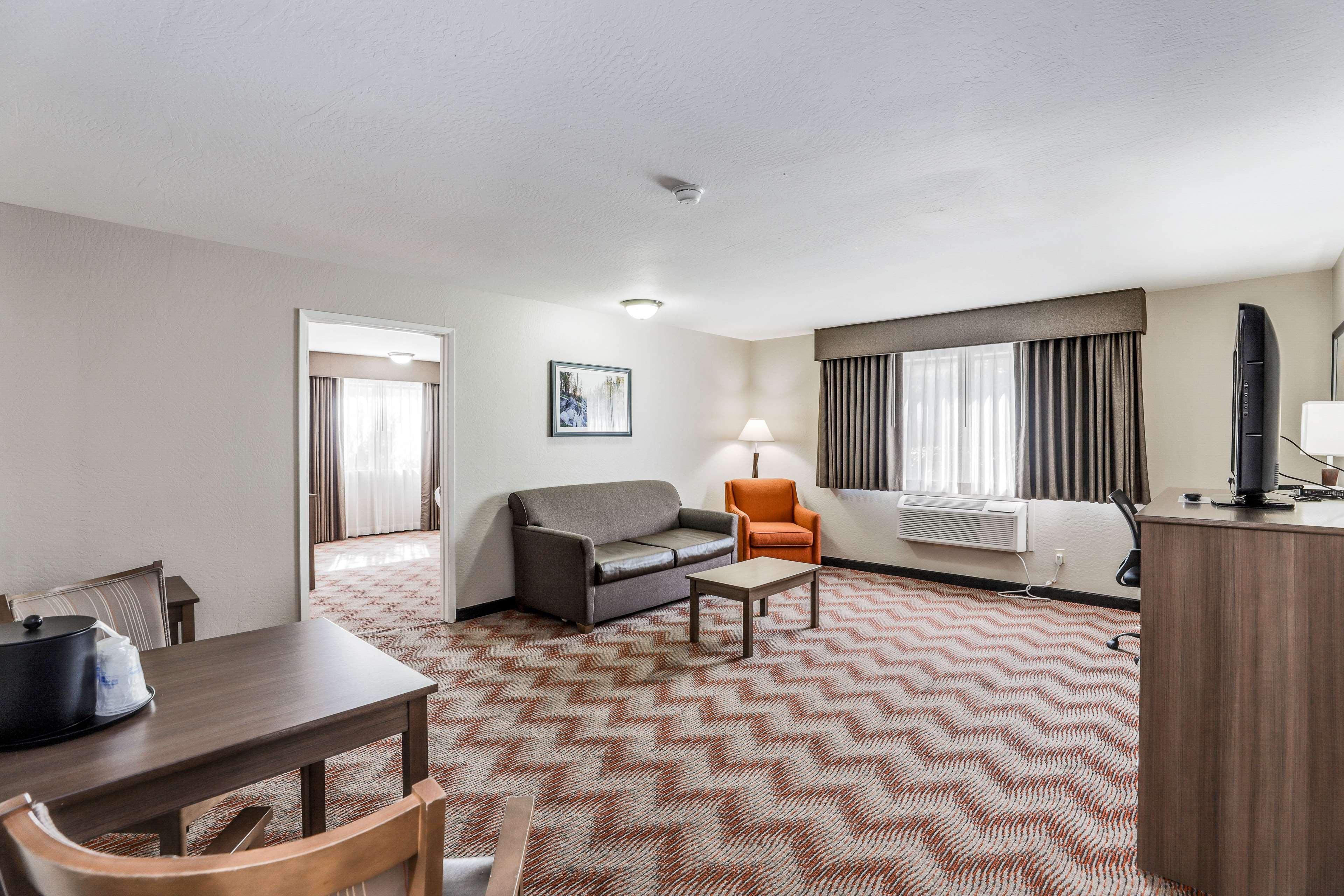 Suite Two Queen Beds Non Smoking