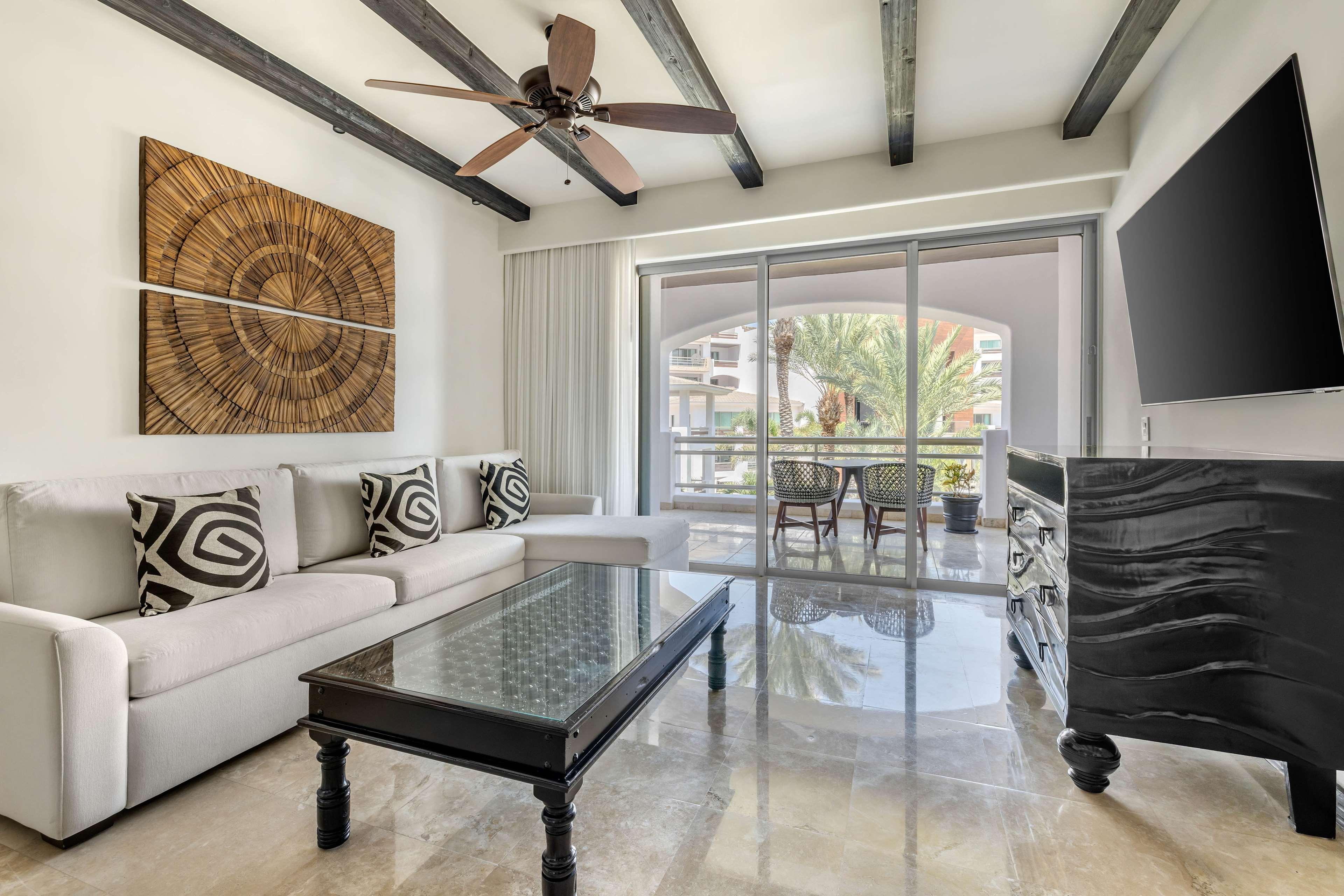 Suite Deluxe Pool View