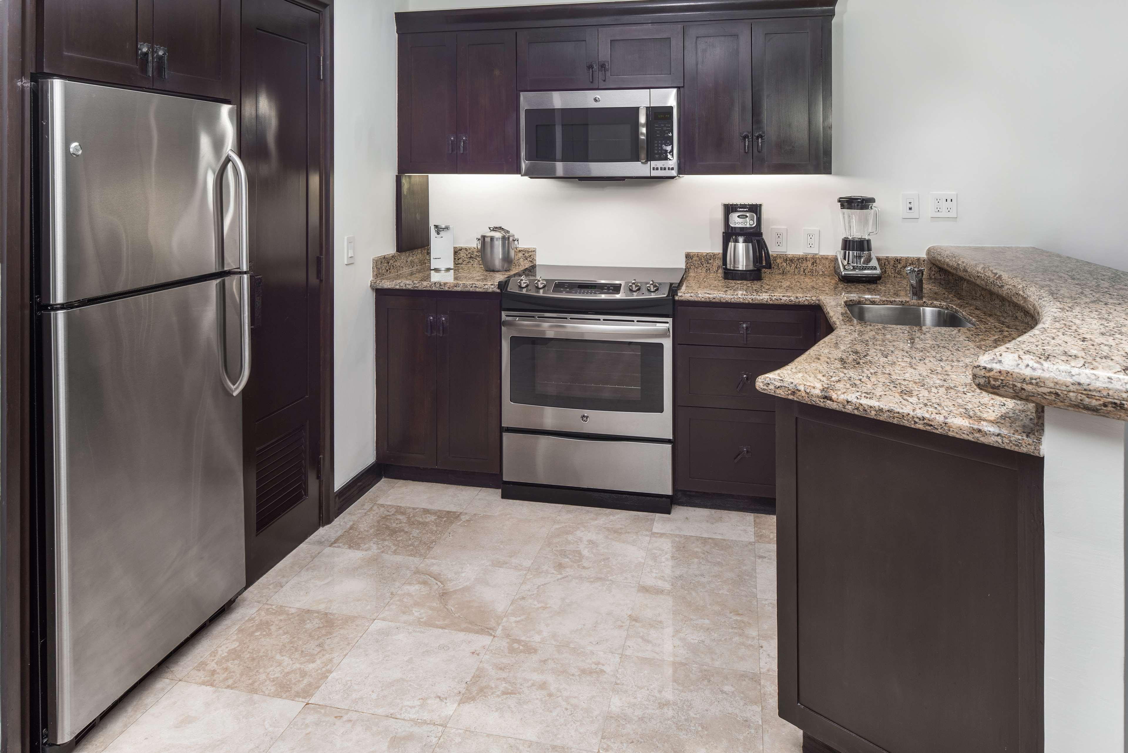 Suite Deluxe Pool View