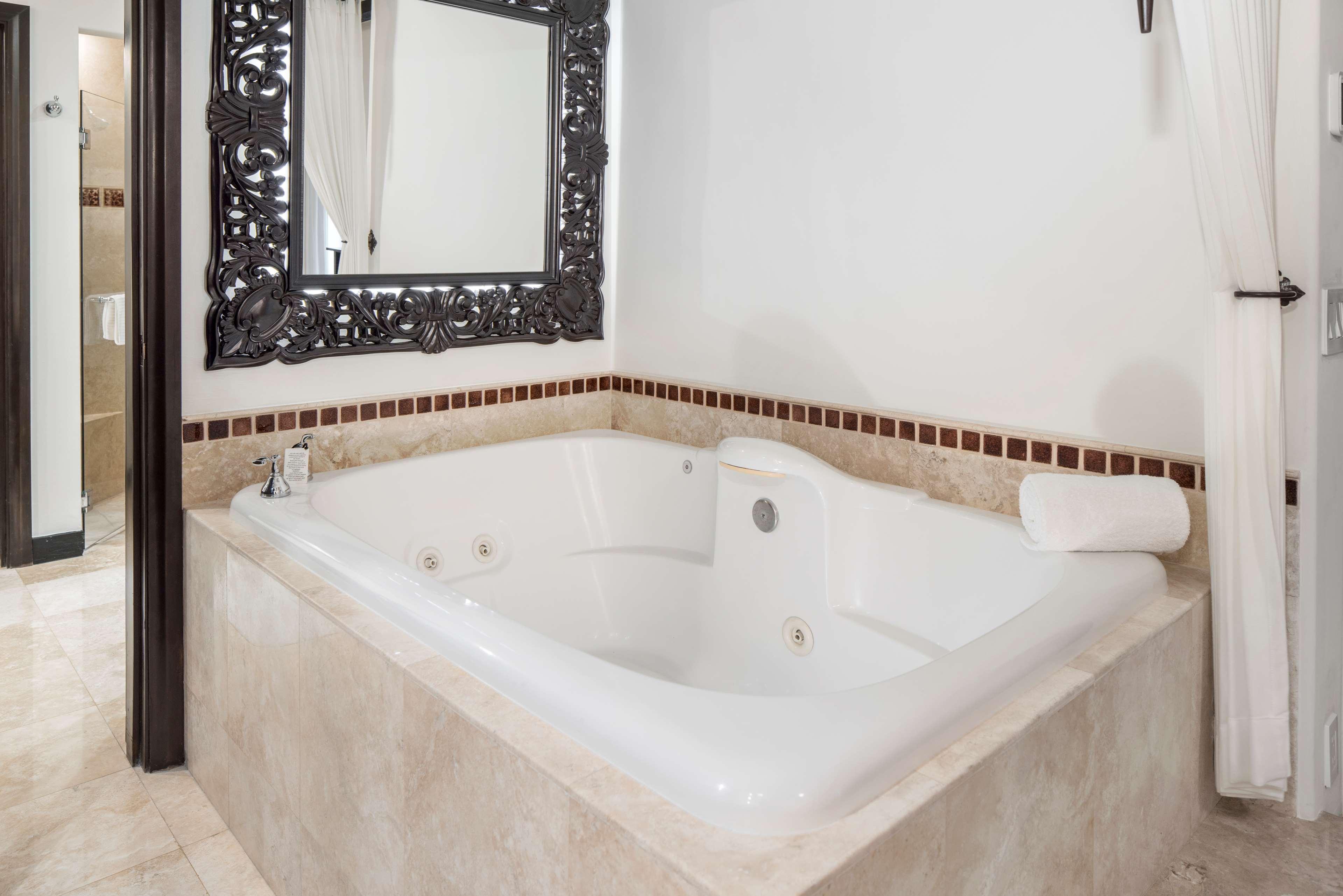 Room Partial Ocean View King Bed