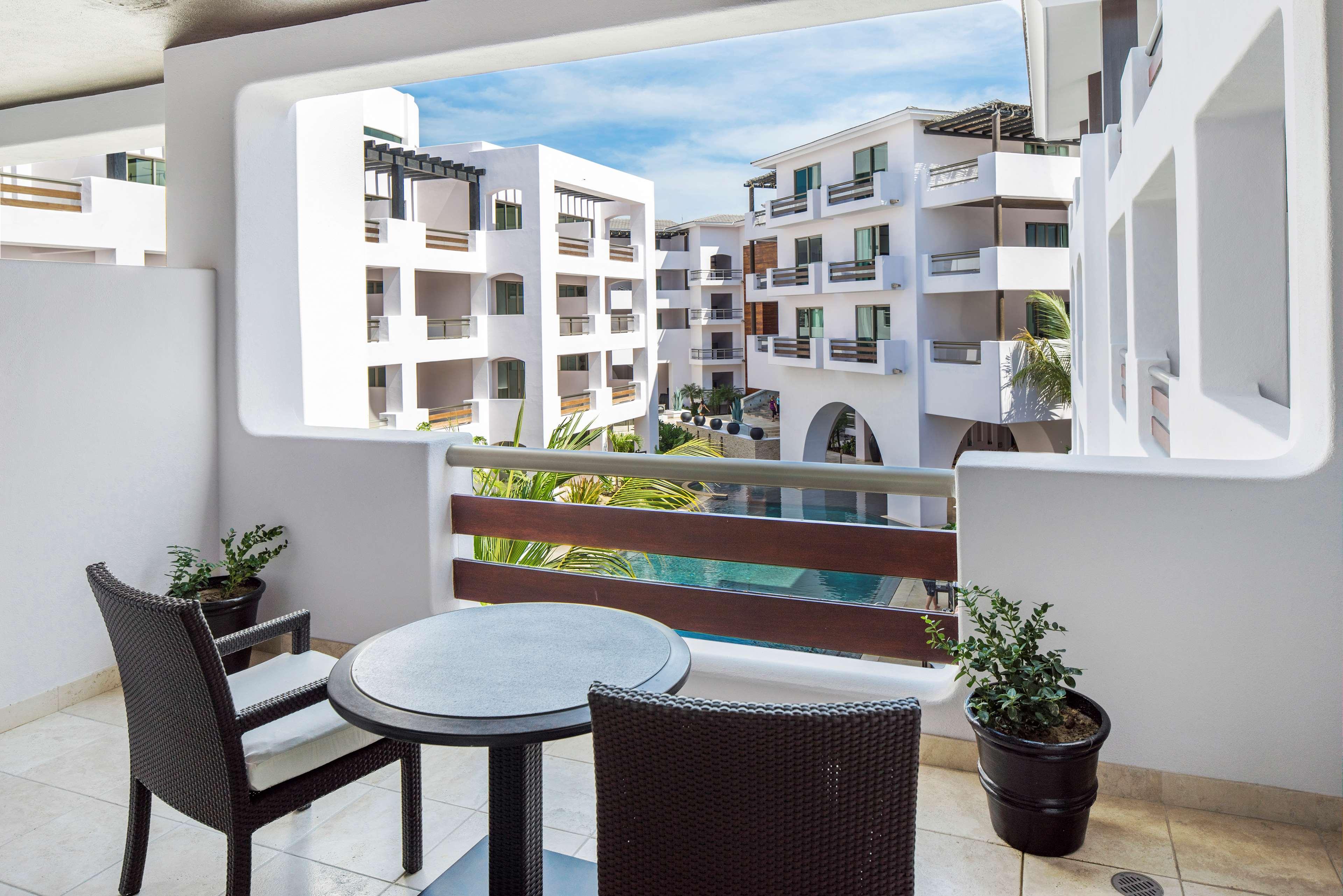 Suite Pool View King Bed