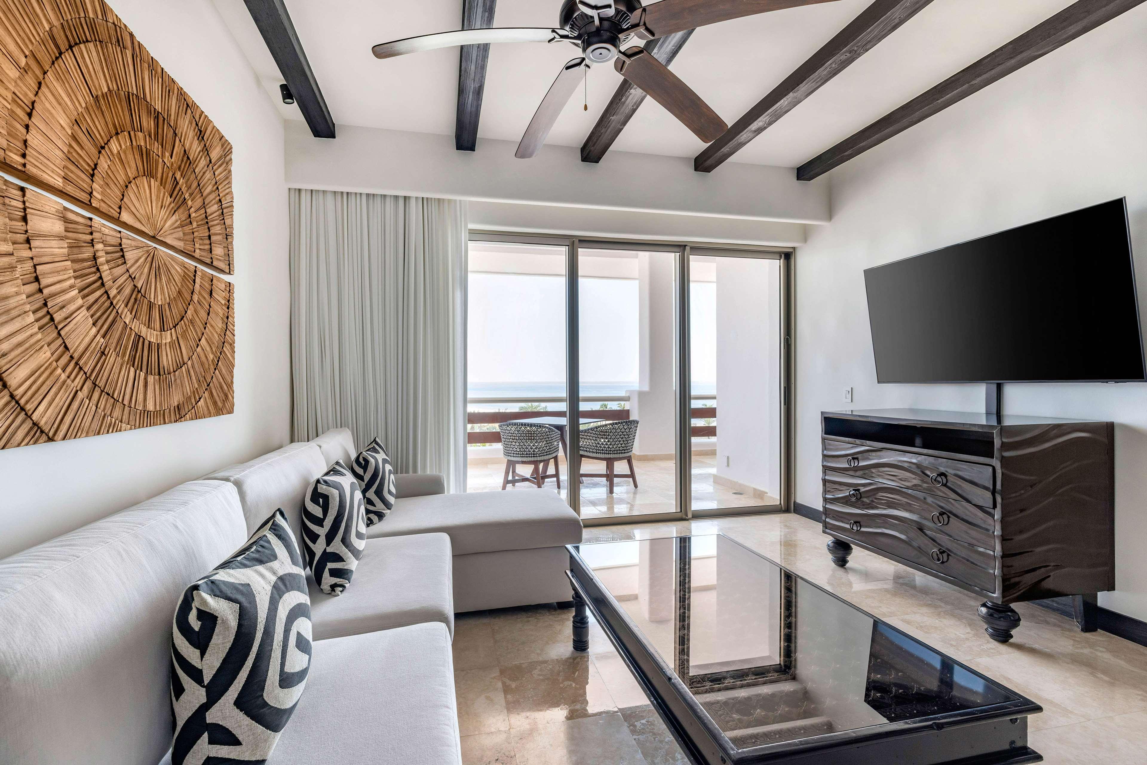 Double Partial Ocean View King Bed