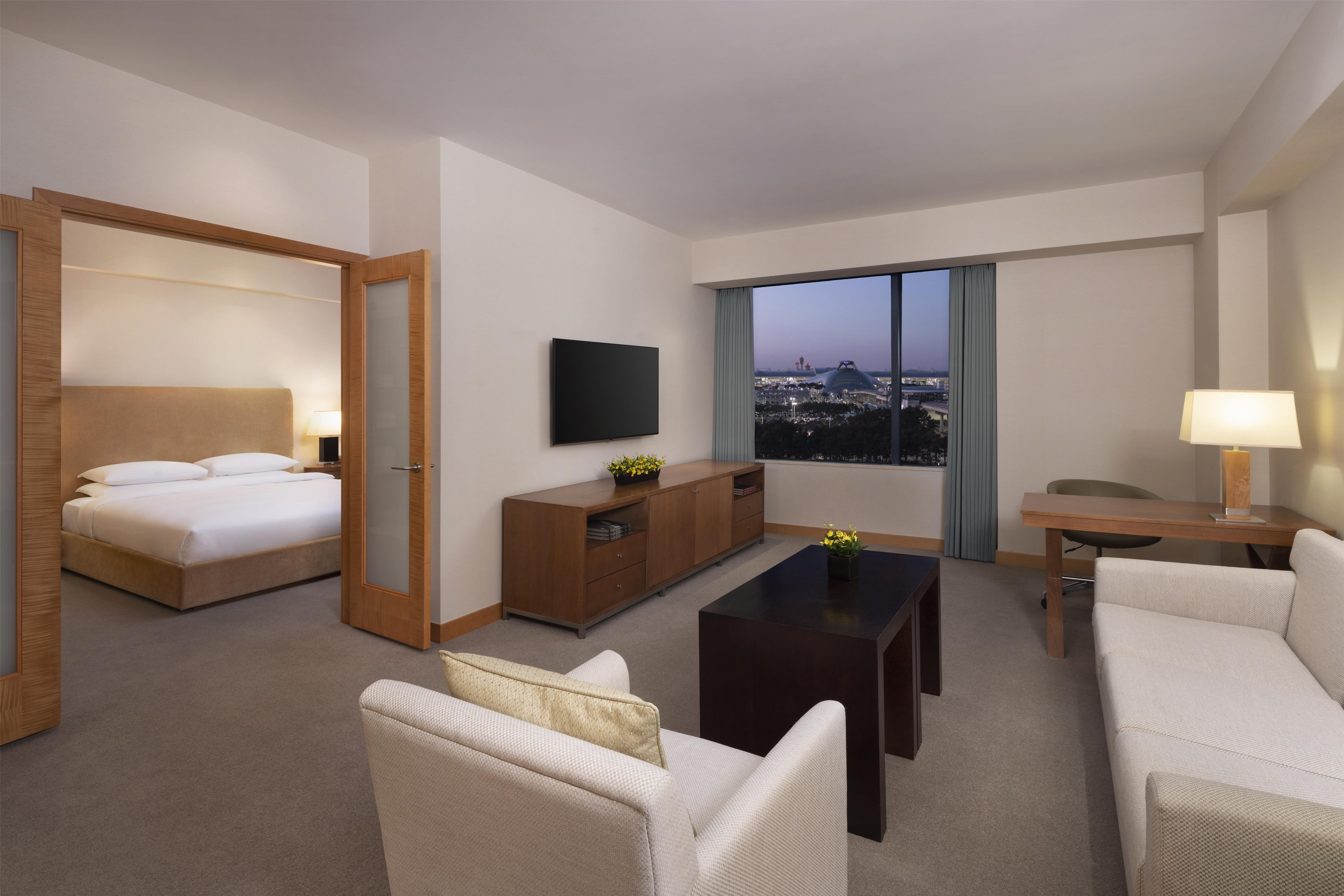 Suite King Size Bed