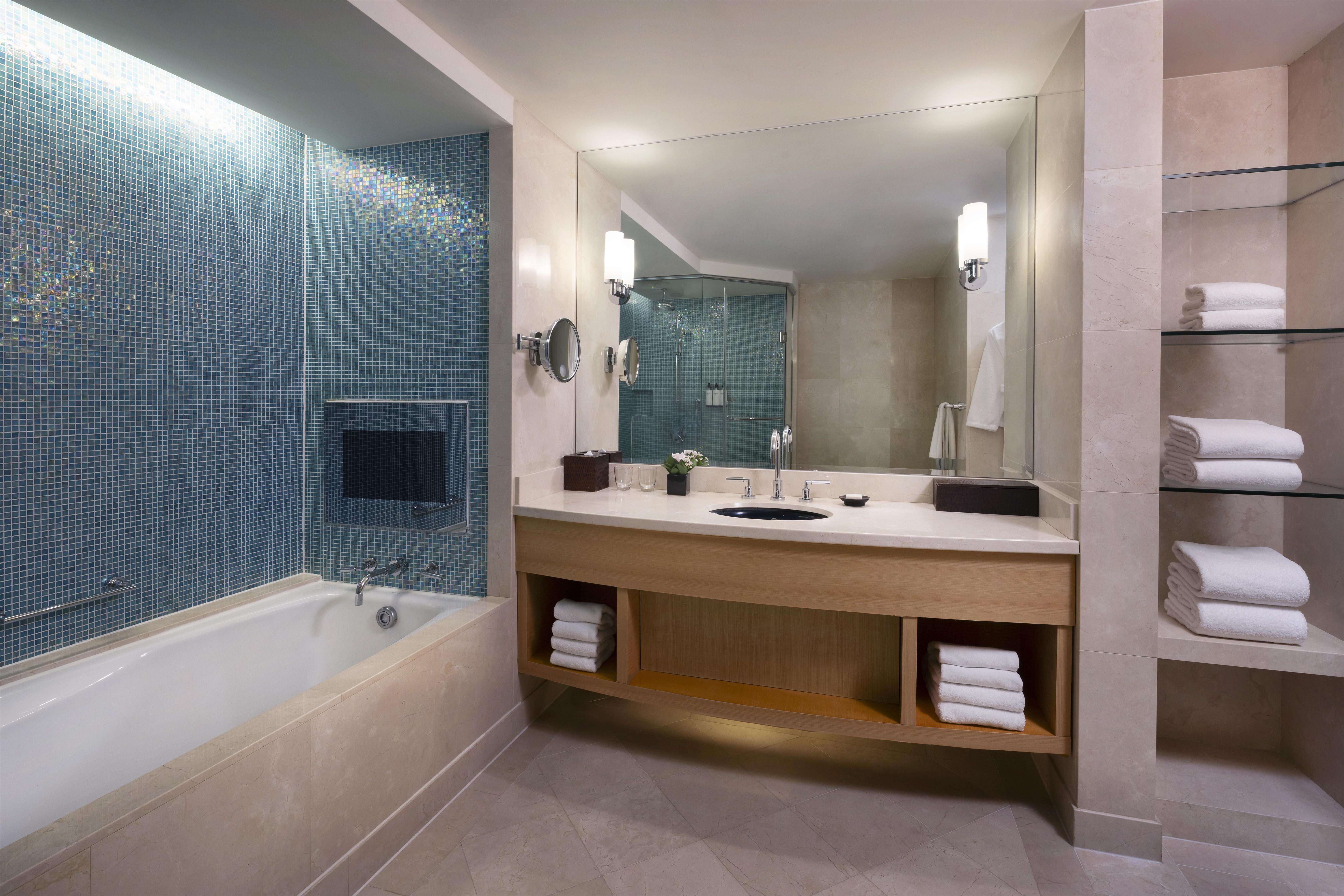 Suite King Size Bed