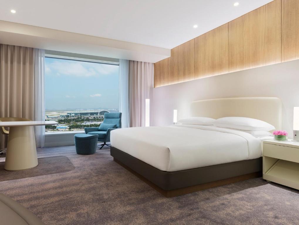 Double Club King Bed