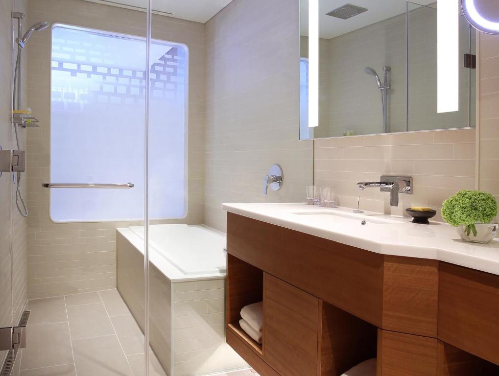 Double Club King Bed