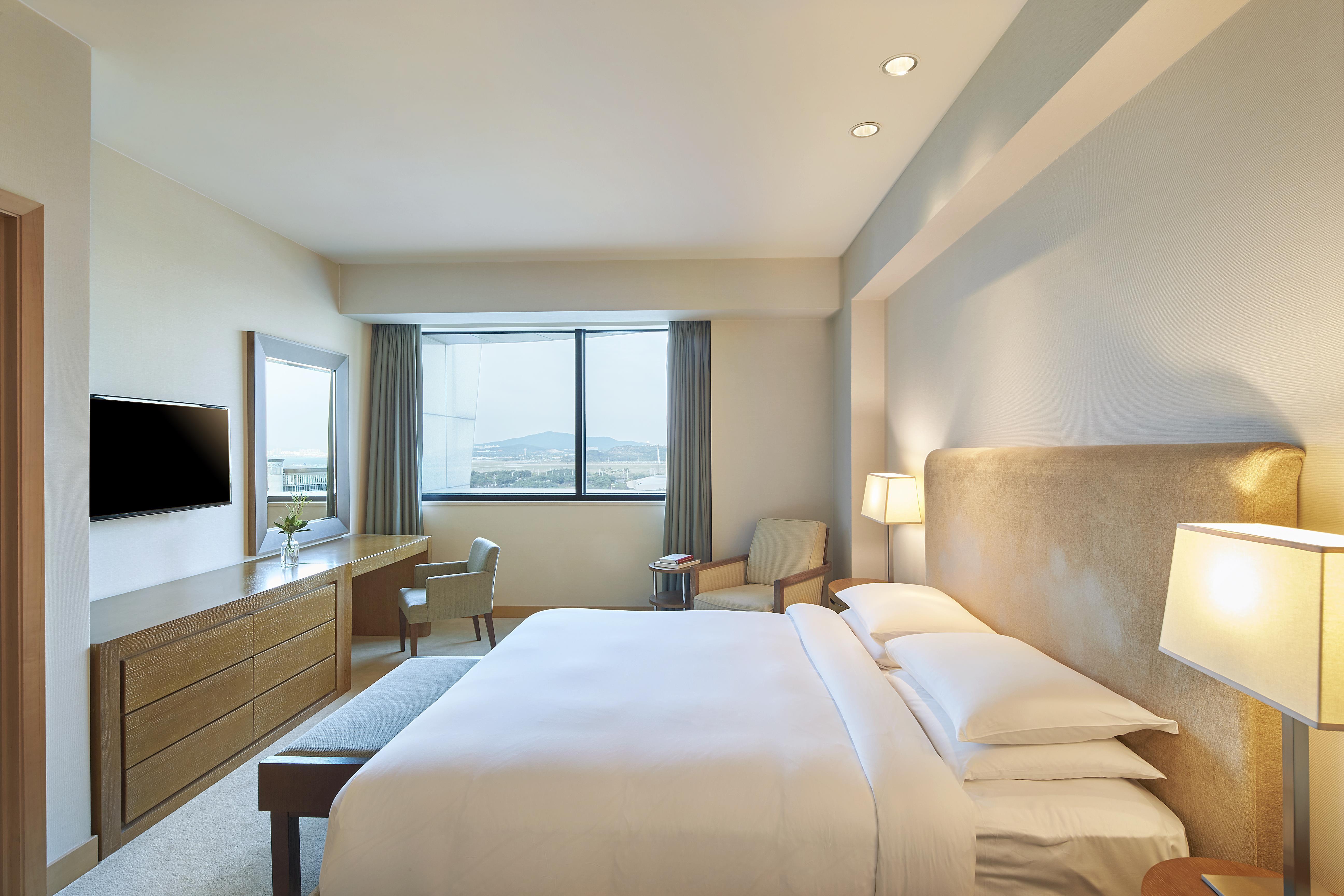 Suite King Size Bed