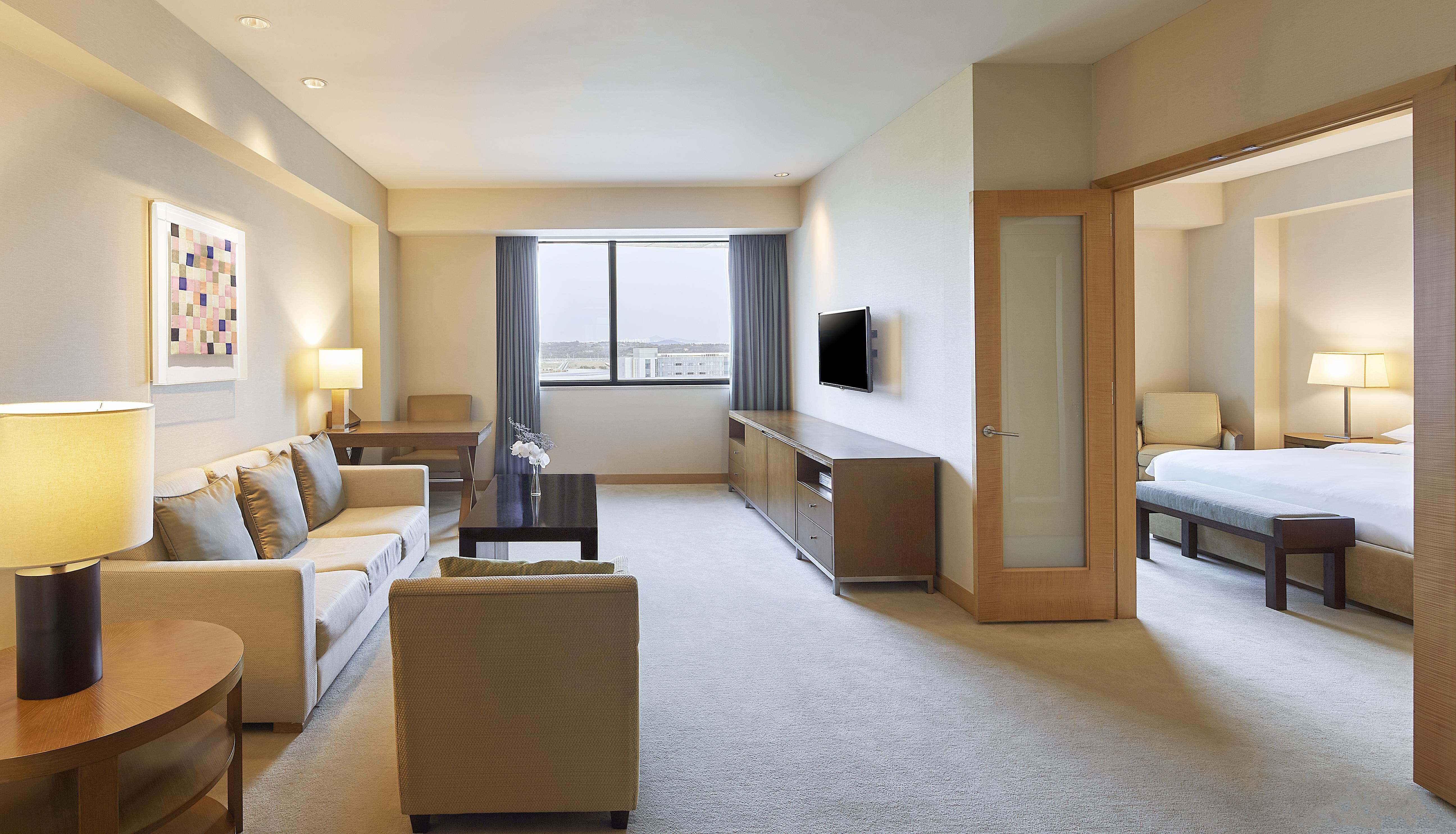 Suite King Size Bed
