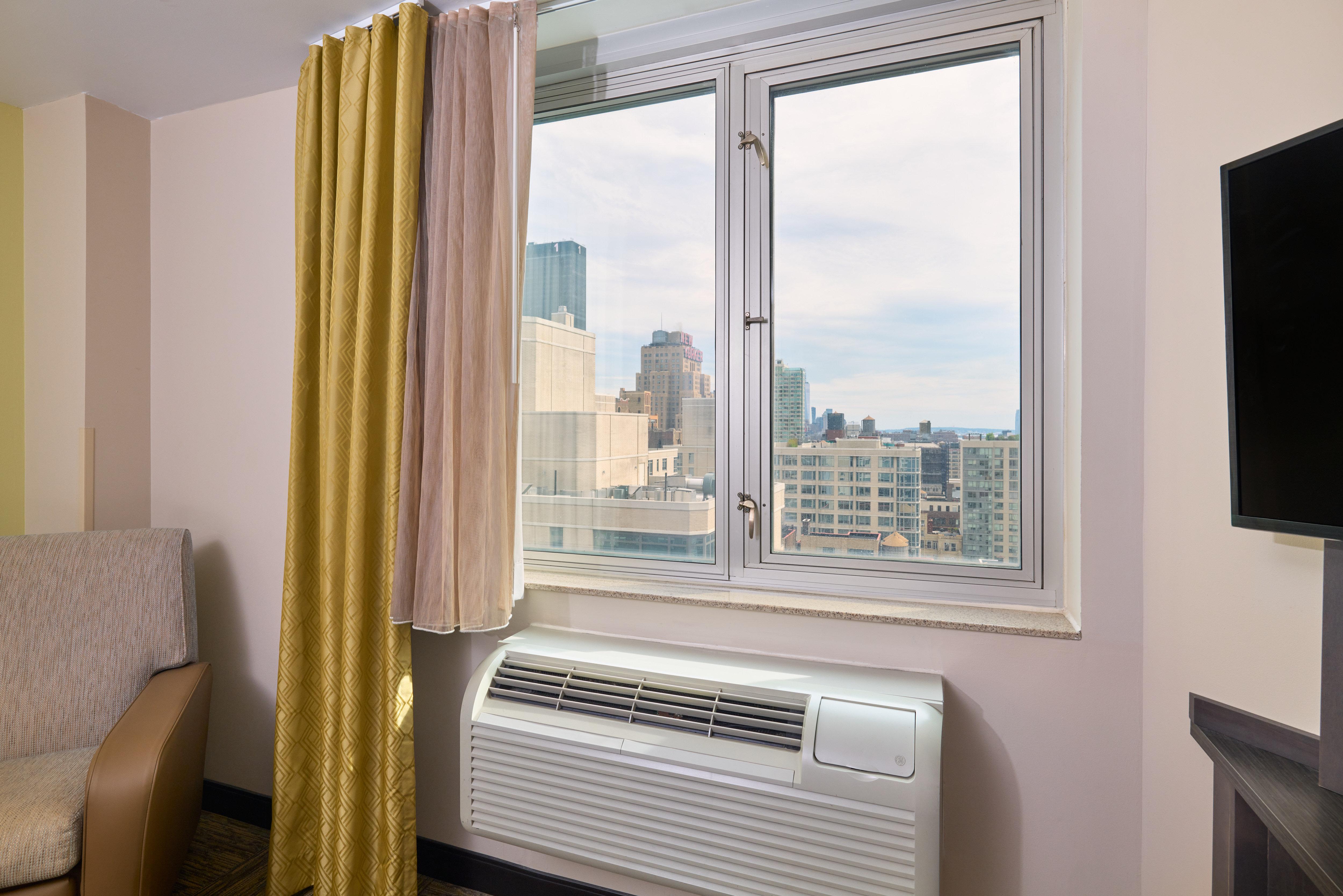 Studio City View Queen Bed