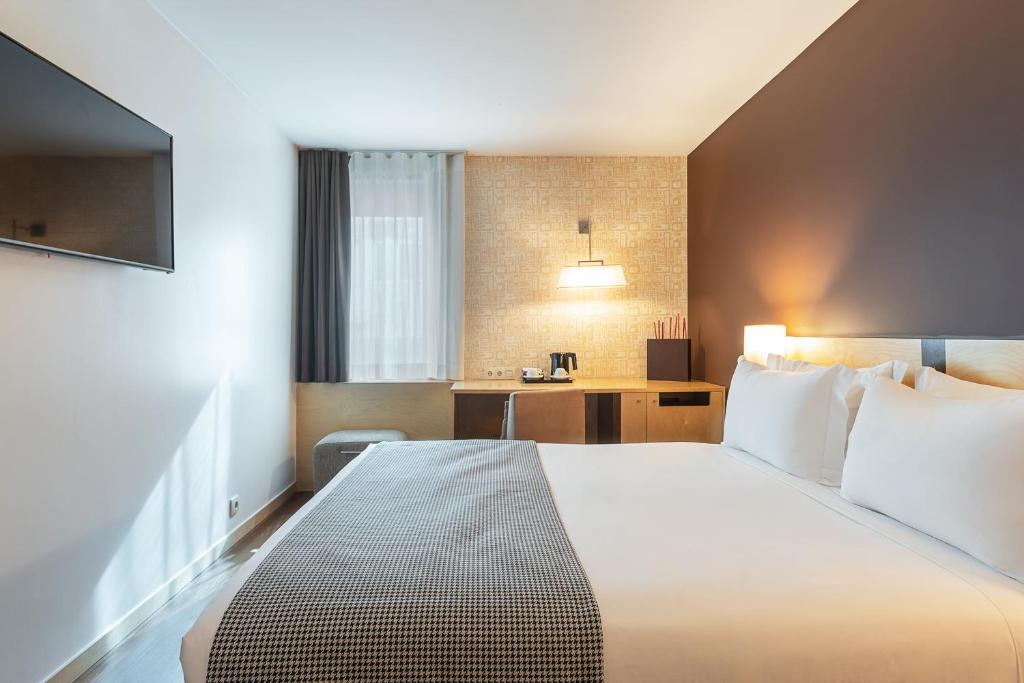 Double King Size Bed